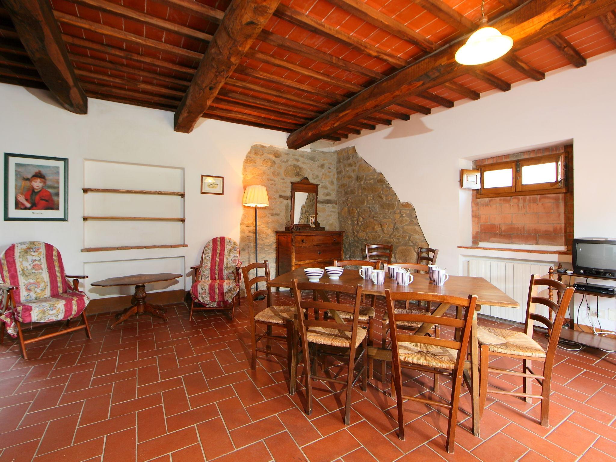 Photo 10 - 2 bedroom Apartment in Gaiole in Chianti with swimming pool and garden