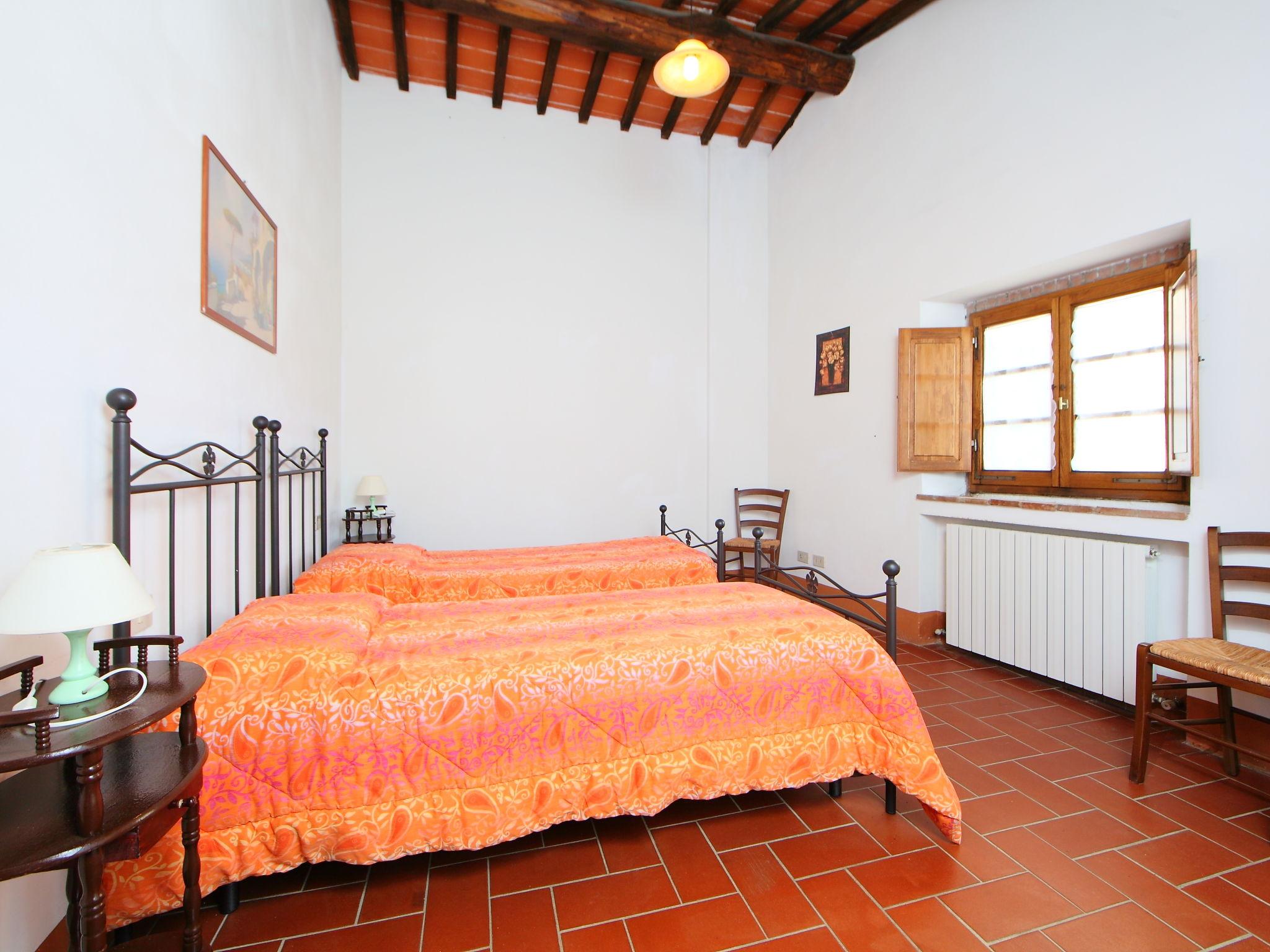 Photo 11 - 2 bedroom Apartment in Gaiole in Chianti with swimming pool and garden