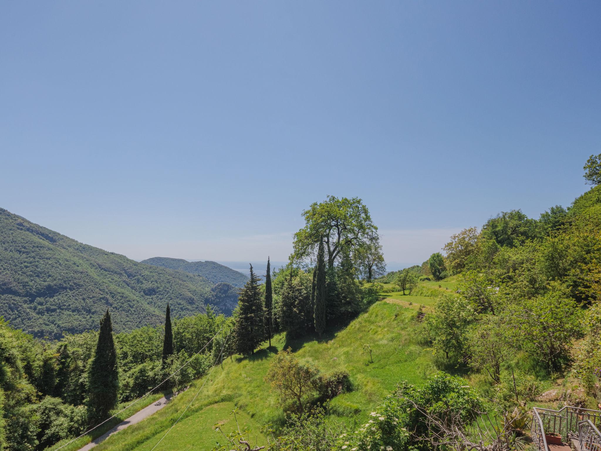 Photo 26 - 2 bedroom House in Camaiore with garden and sea view