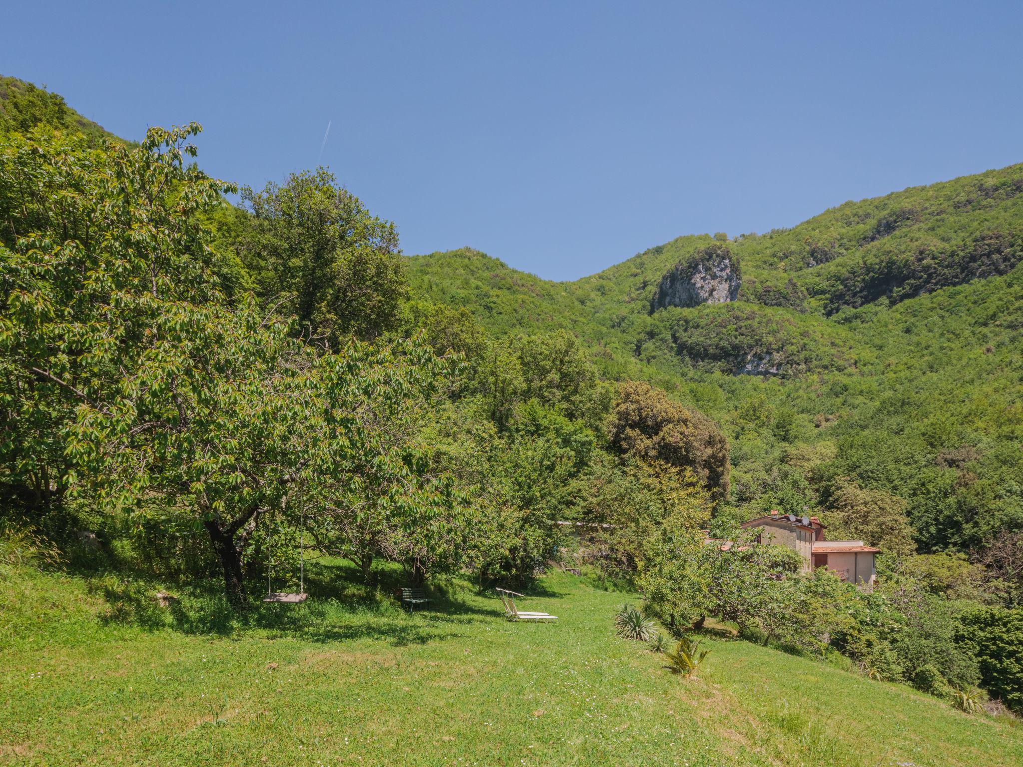 Photo 28 - Maison de 2 chambres à Camaiore avec jardin et vues à la mer