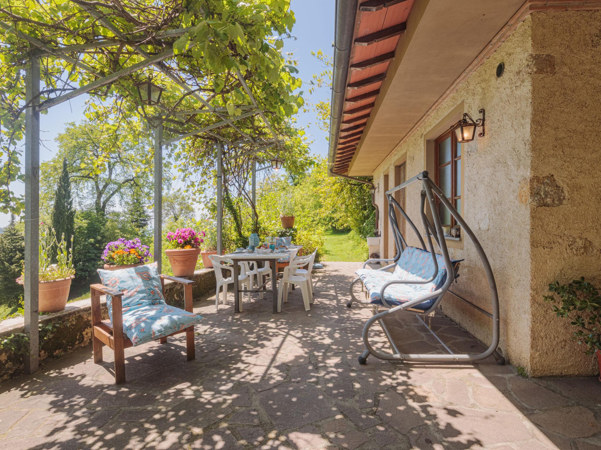 Foto 5 - Casa de 2 habitaciones en Camaiore con jardín y vistas al mar