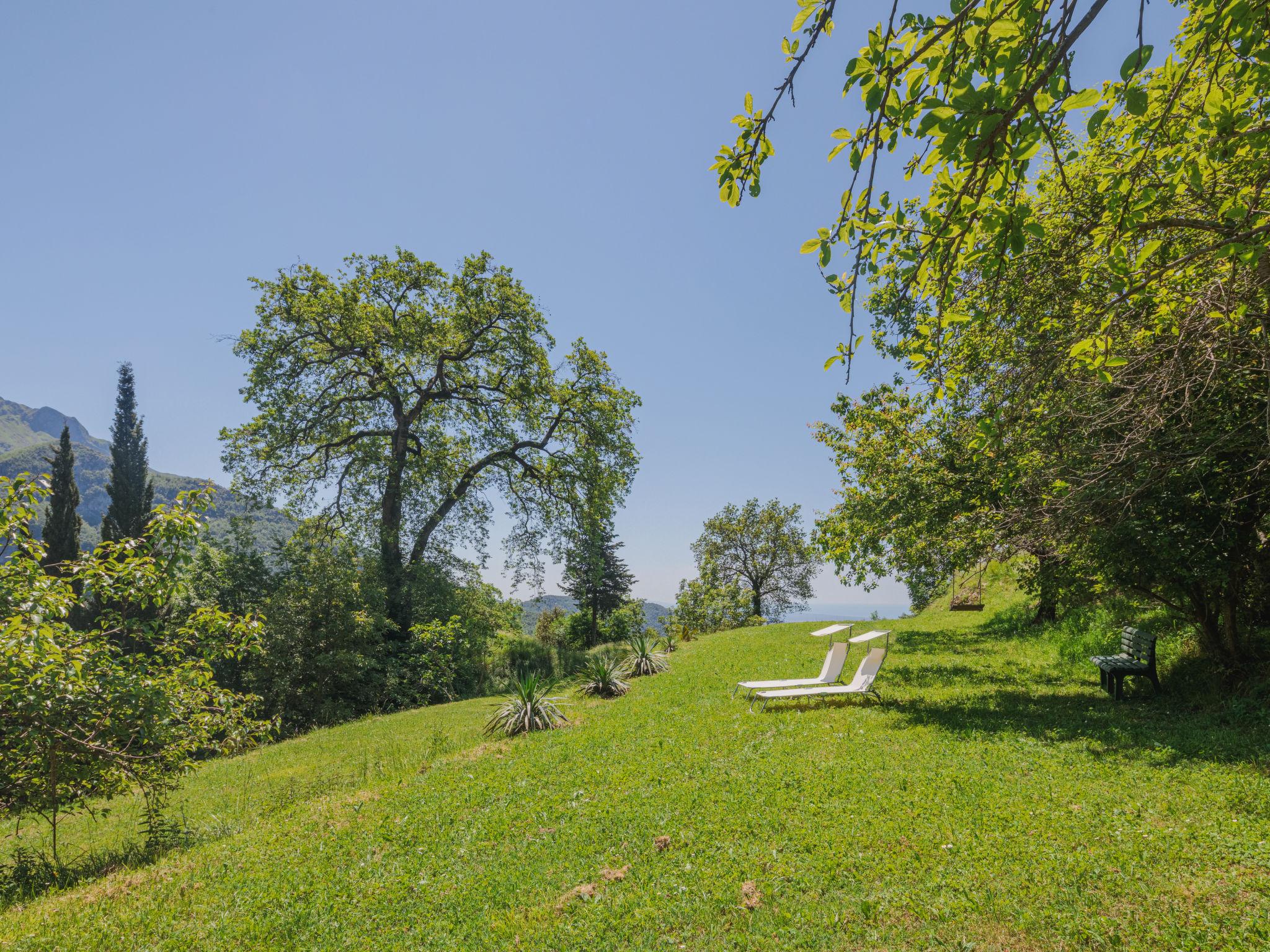 Photo 3 - Maison de 2 chambres à Camaiore avec jardin et terrasse