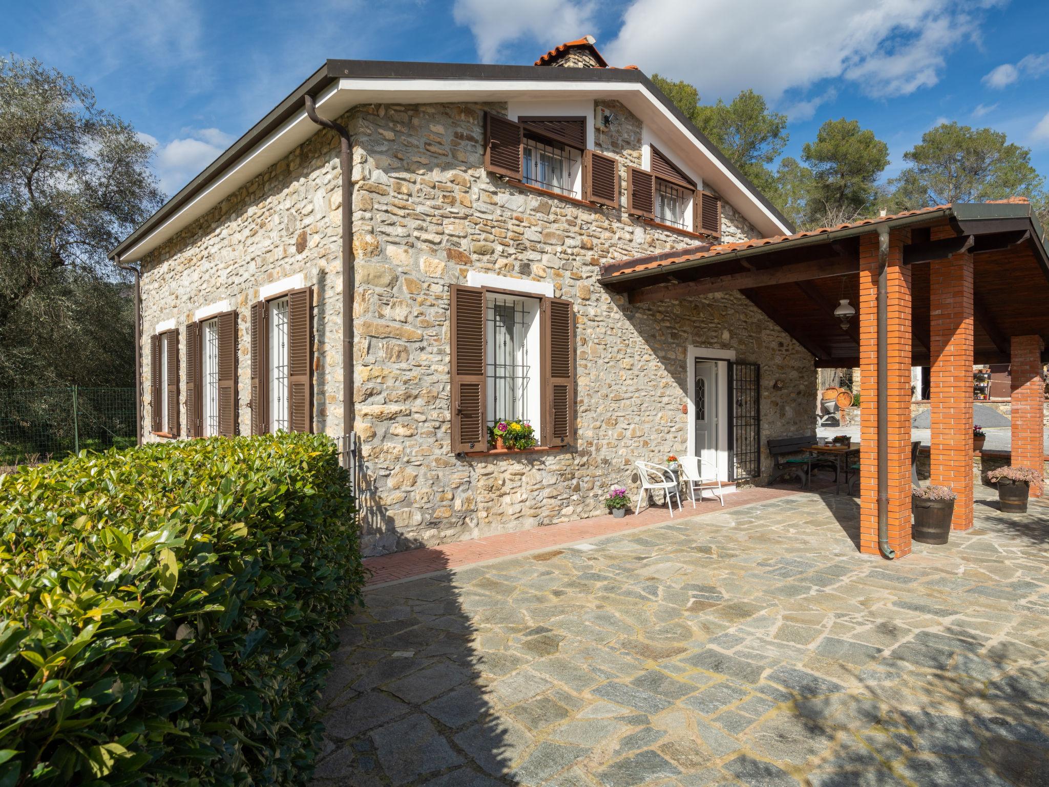 Foto 1 - Casa con 4 camere da letto a Andora con giardino e vista mare