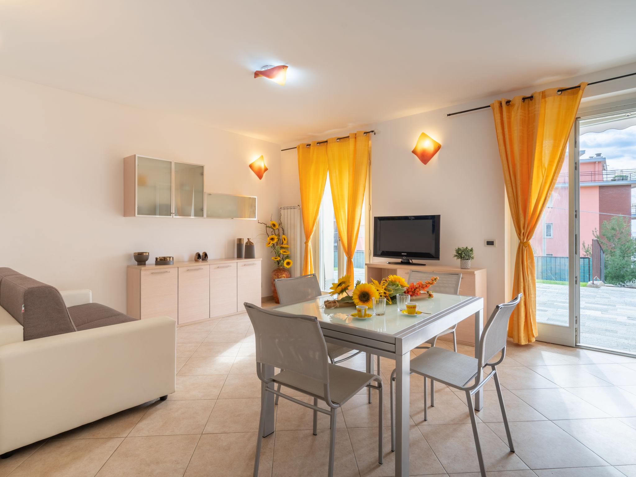 Foto 4 - Apartamento de 2 habitaciones en Riva Ligure con jardín y vistas al mar