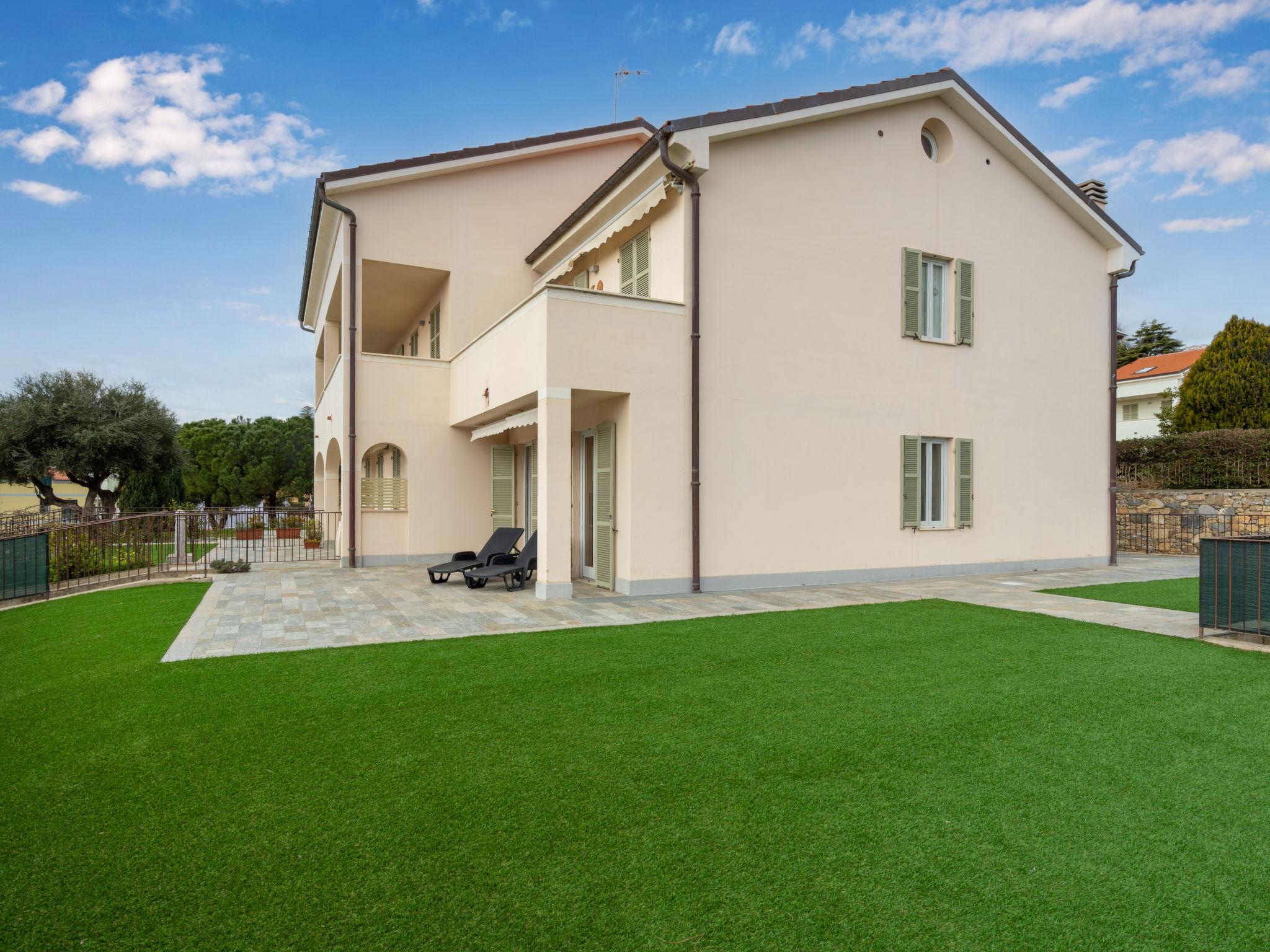 Foto 16 - Appartamento con 2 camere da letto a Riva Ligure con giardino e vista mare