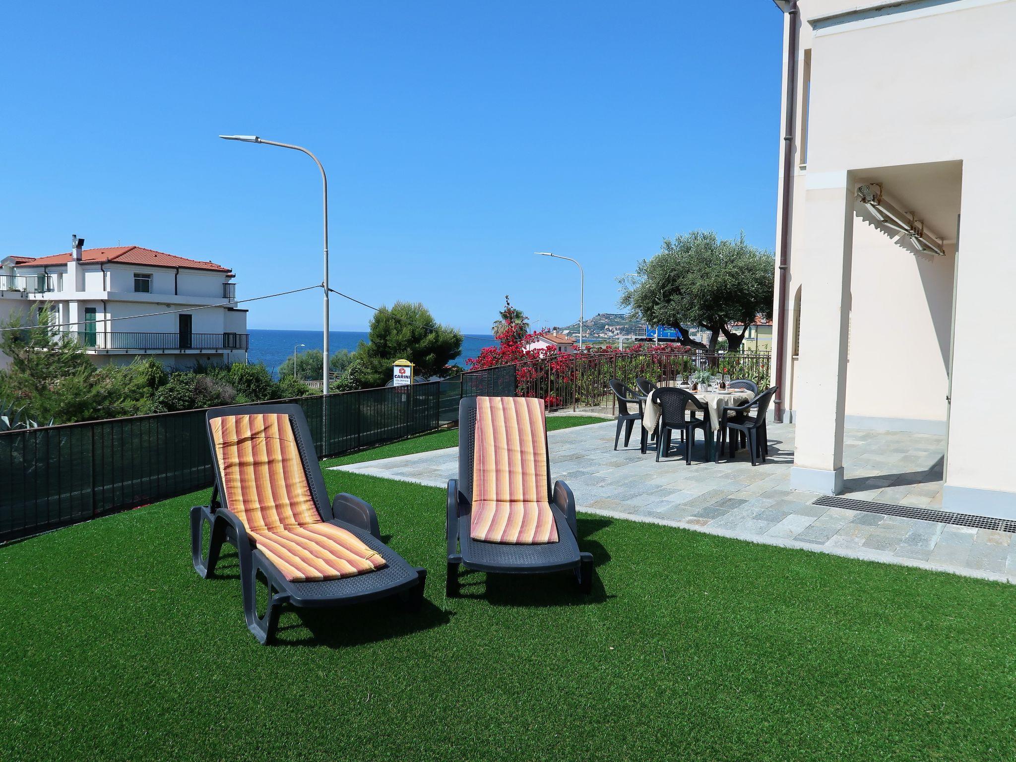 Foto 3 - Apartamento de 2 quartos em Riva Ligure com jardim e vistas do mar