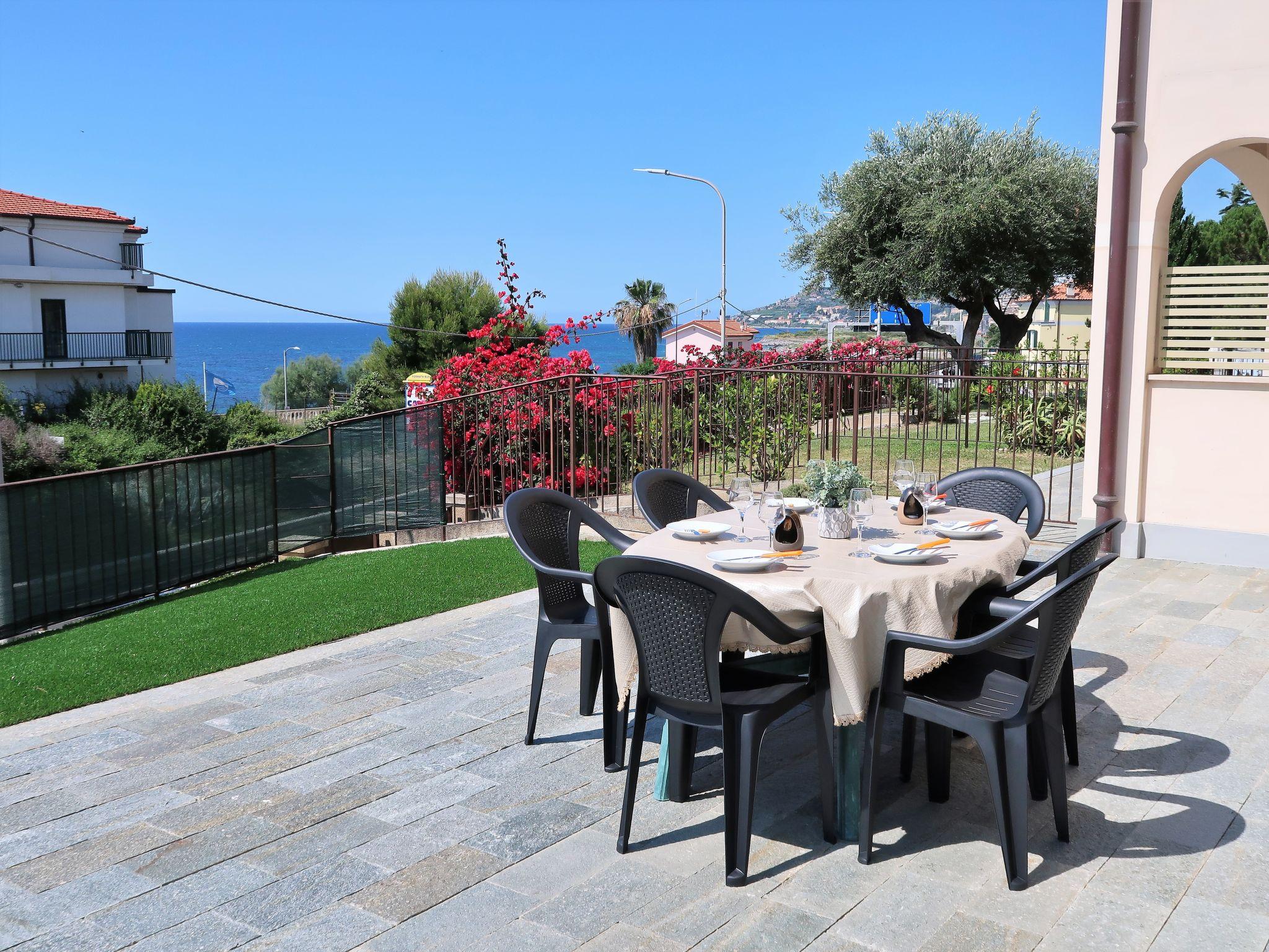 Foto 1 - Apartamento de 2 quartos em Riva Ligure com jardim e vistas do mar