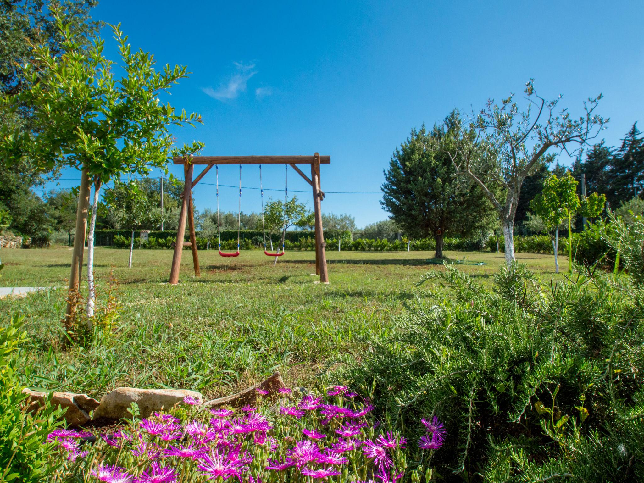 Foto 40 - Casa de 3 habitaciones en Umag con piscina privada y jardín