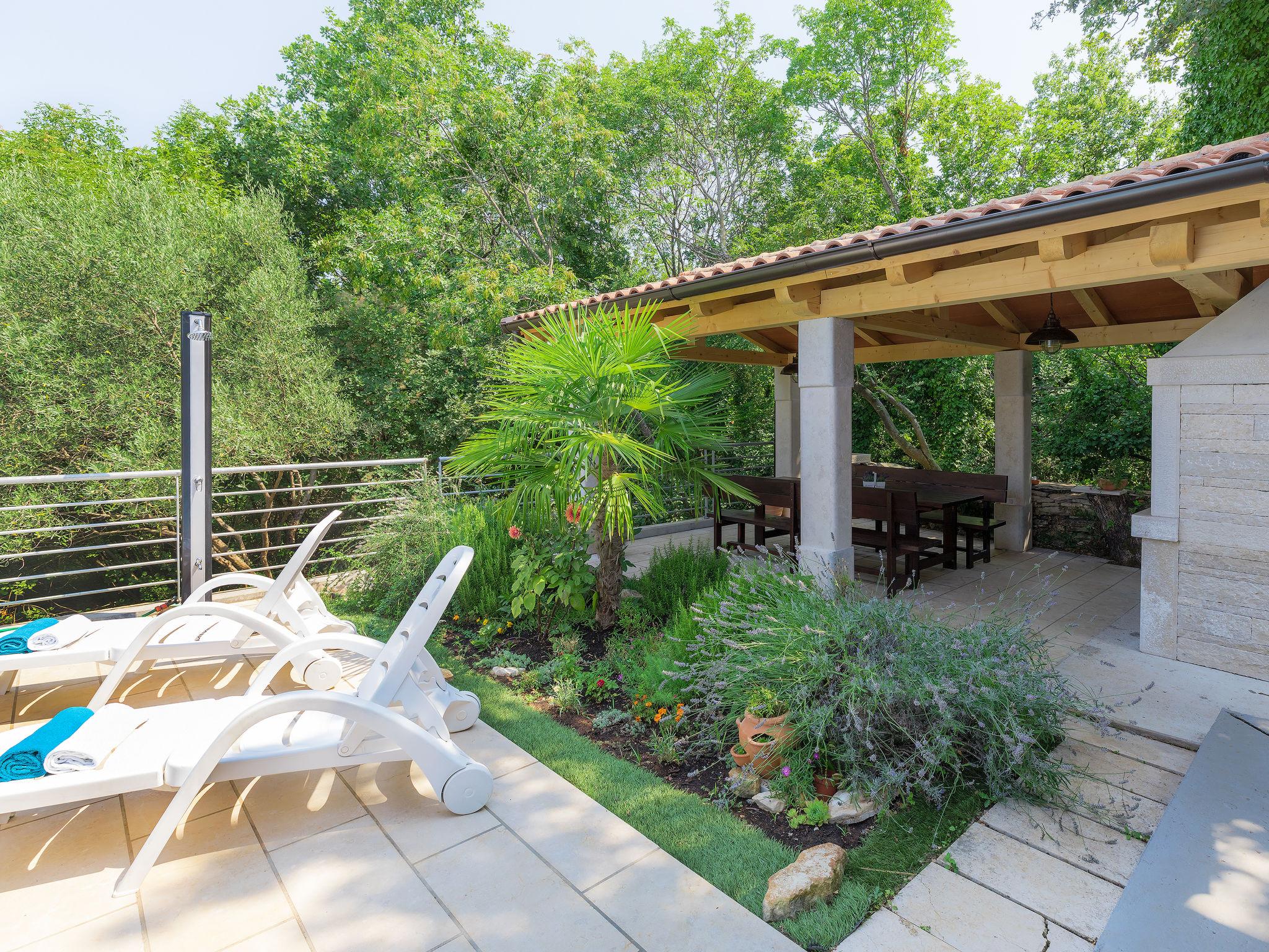 Photo 23 - Maison de 3 chambres à Umag avec piscine privée et vues à la mer