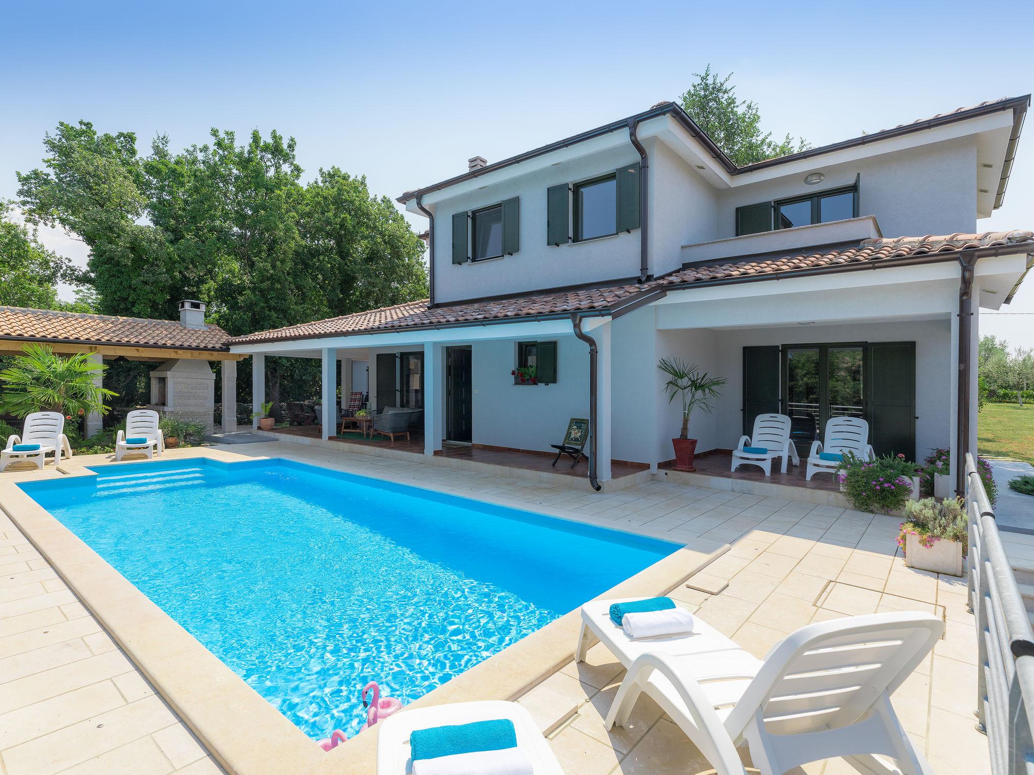 Photo 8 - Maison de 3 chambres à Umag avec piscine privée et vues à la mer