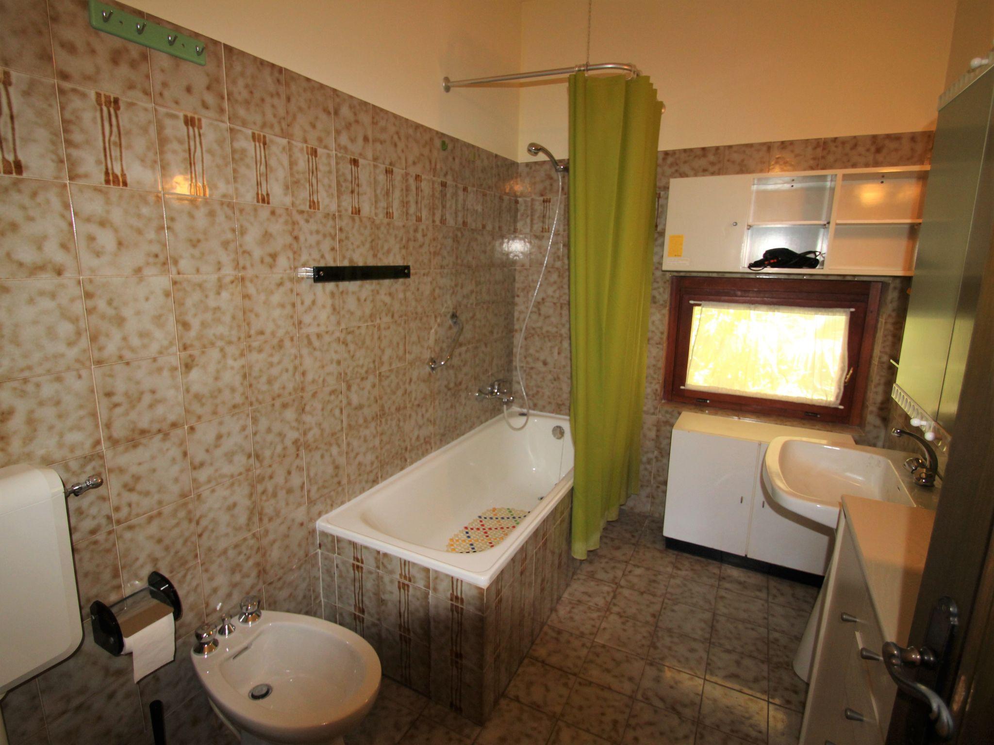 Photo 11 - Appartement en Porto Valtravaglia avec piscine et jardin