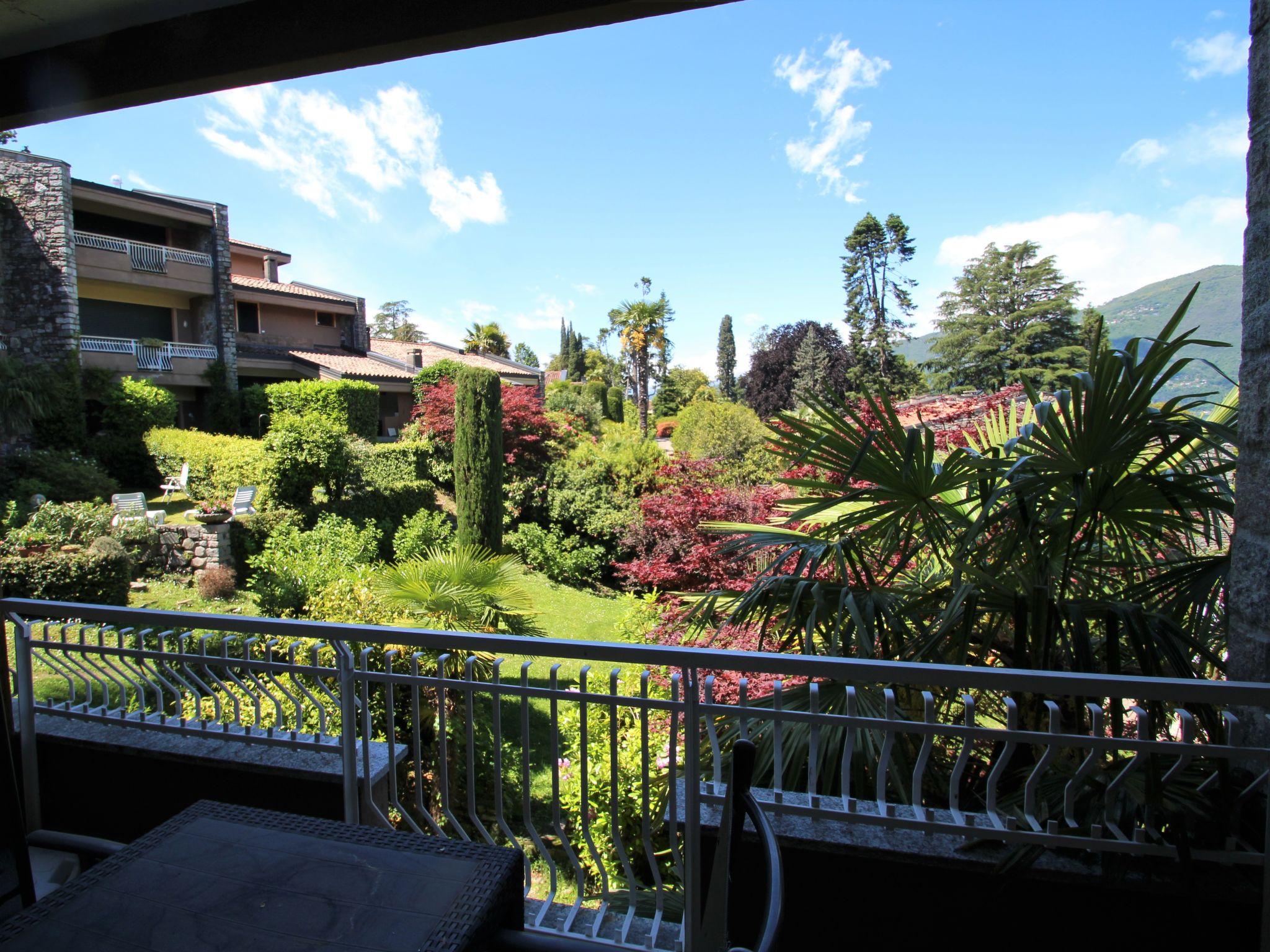 Foto 3 - Apartamento em Porto Valtravaglia com piscina e vista para a montanha