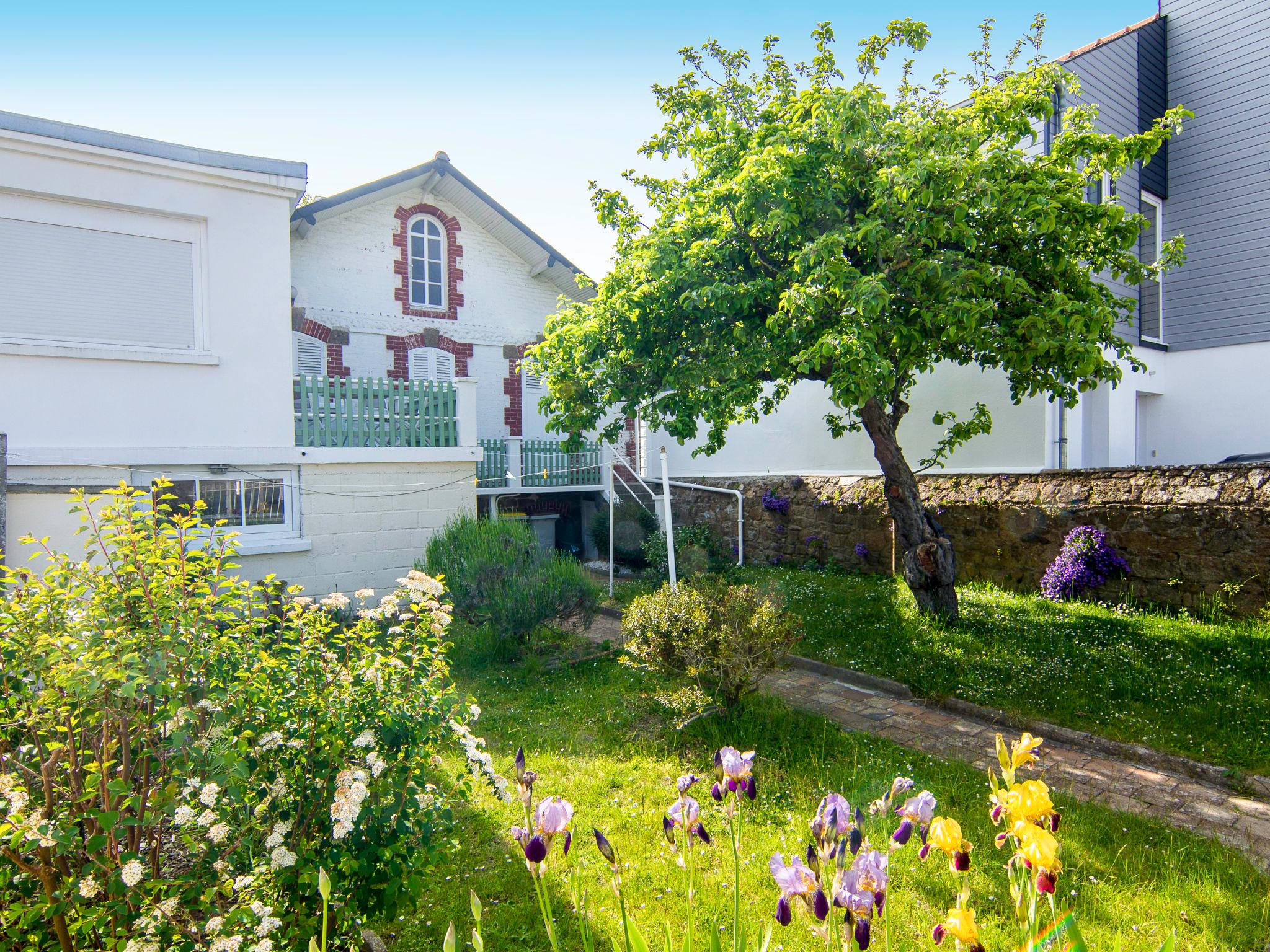 Photo 1 - Maison de 1 chambre à Saint-Malo avec jardin et terrasse