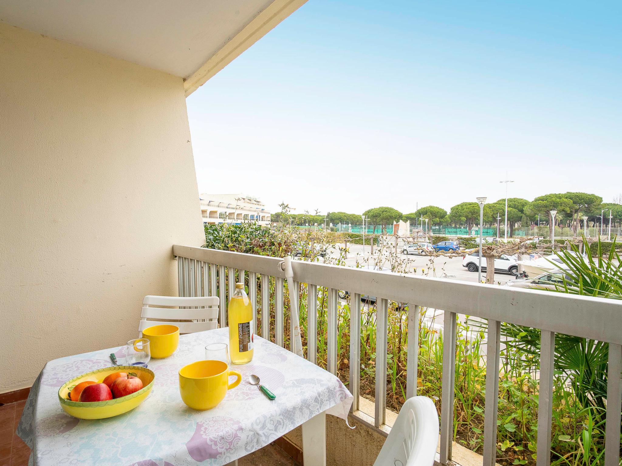 Photo 3 - Appartement de 1 chambre à Le Grau-du-Roi avec terrasse et vues à la mer