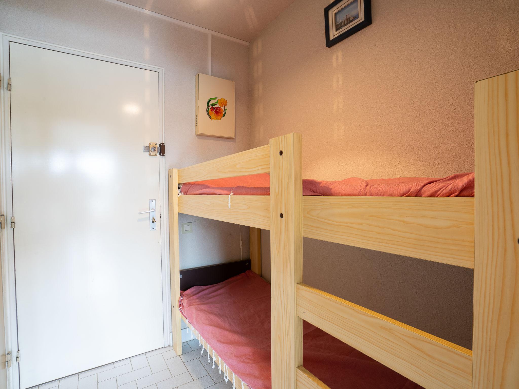 Foto 9 - Appartamento con 1 camera da letto a Le Grau-du-Roi con terrazza e vista mare