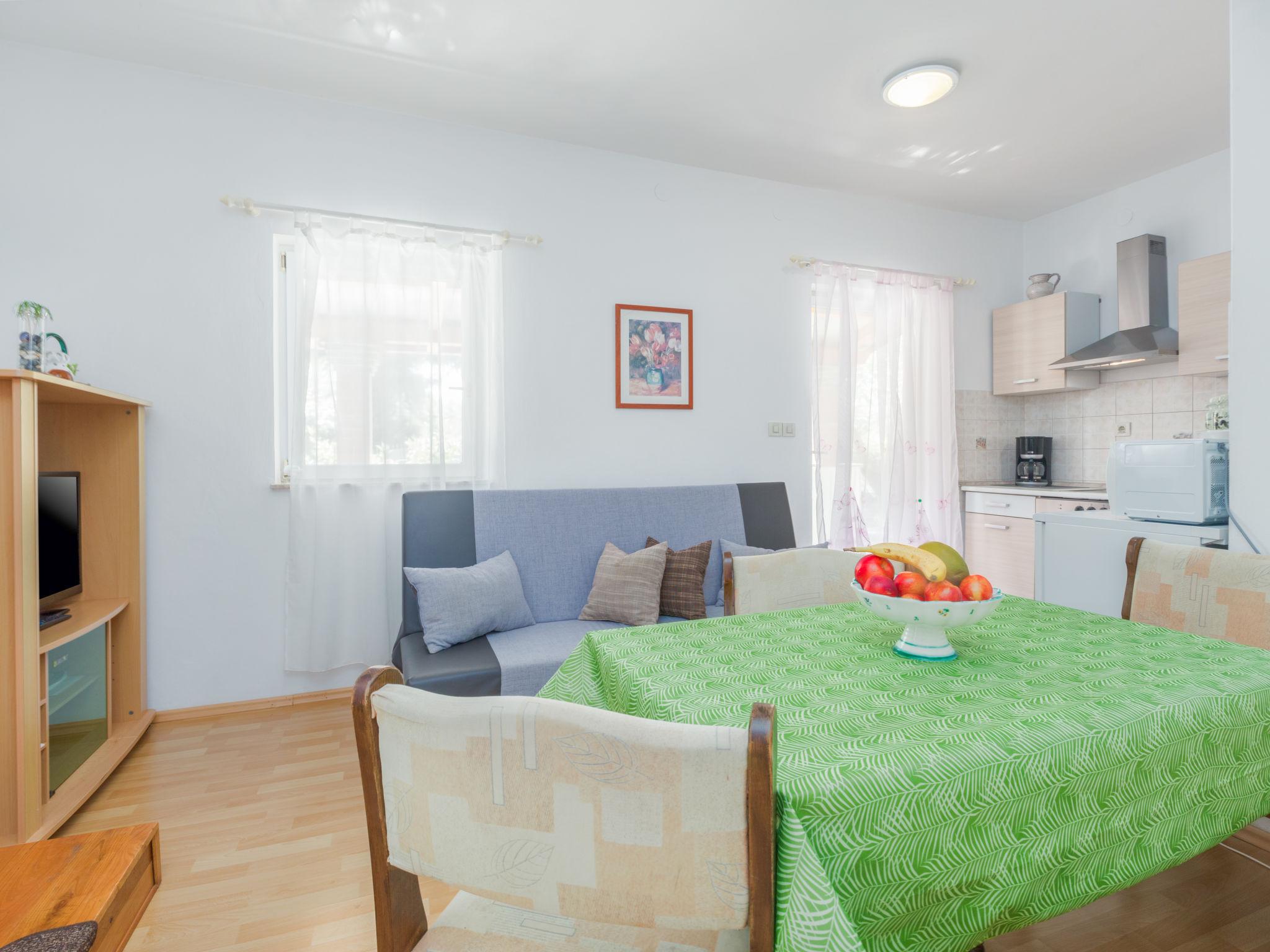 Foto 11 - Appartamento con 2 camere da letto a Poreč con piscina e vista mare