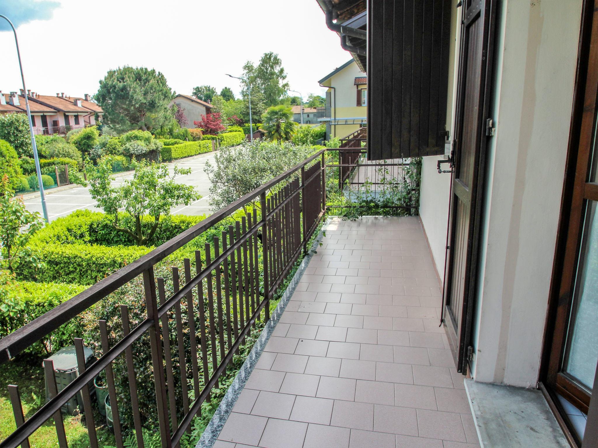 Photo 3 - 2 bedroom Apartment in Monvalle with swimming pool and garden