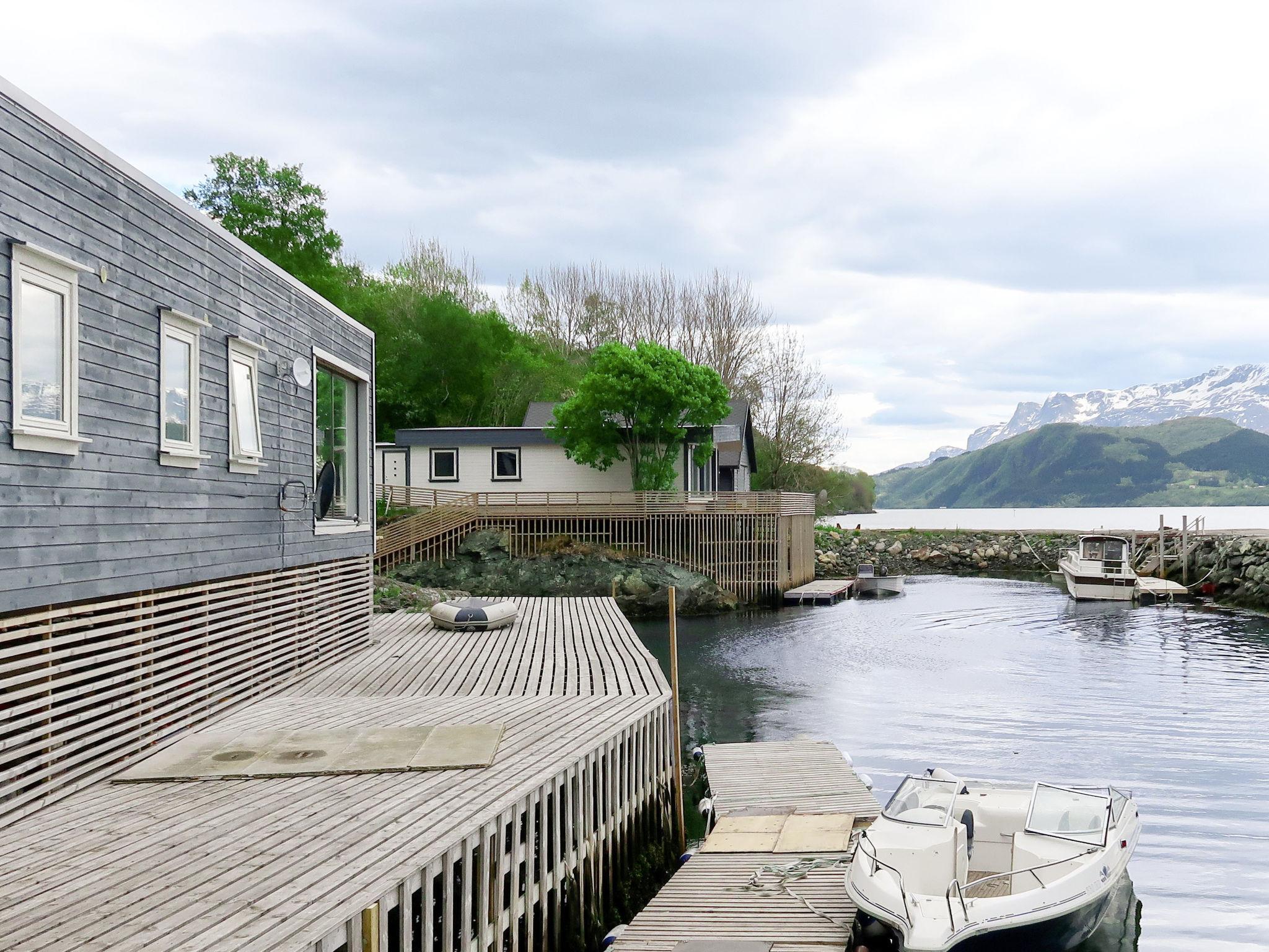 Foto 1 - Casa de 4 habitaciones en Sande i Sunnfjord con jardín