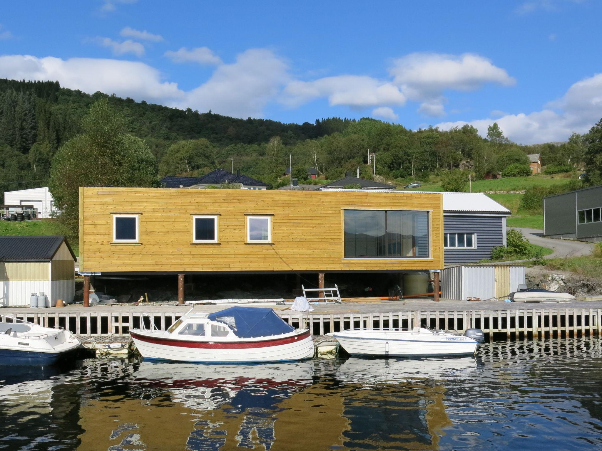 Foto 15 - Casa de 4 habitaciones en Sande i Sunnfjord con jardín