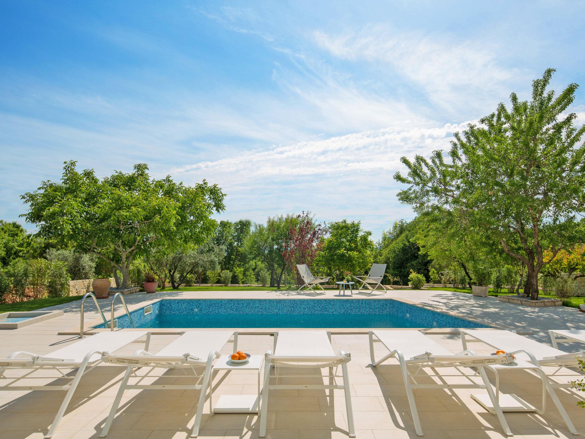 Photo 6 - Maison de 4 chambres à Raša avec piscine privée et jardin