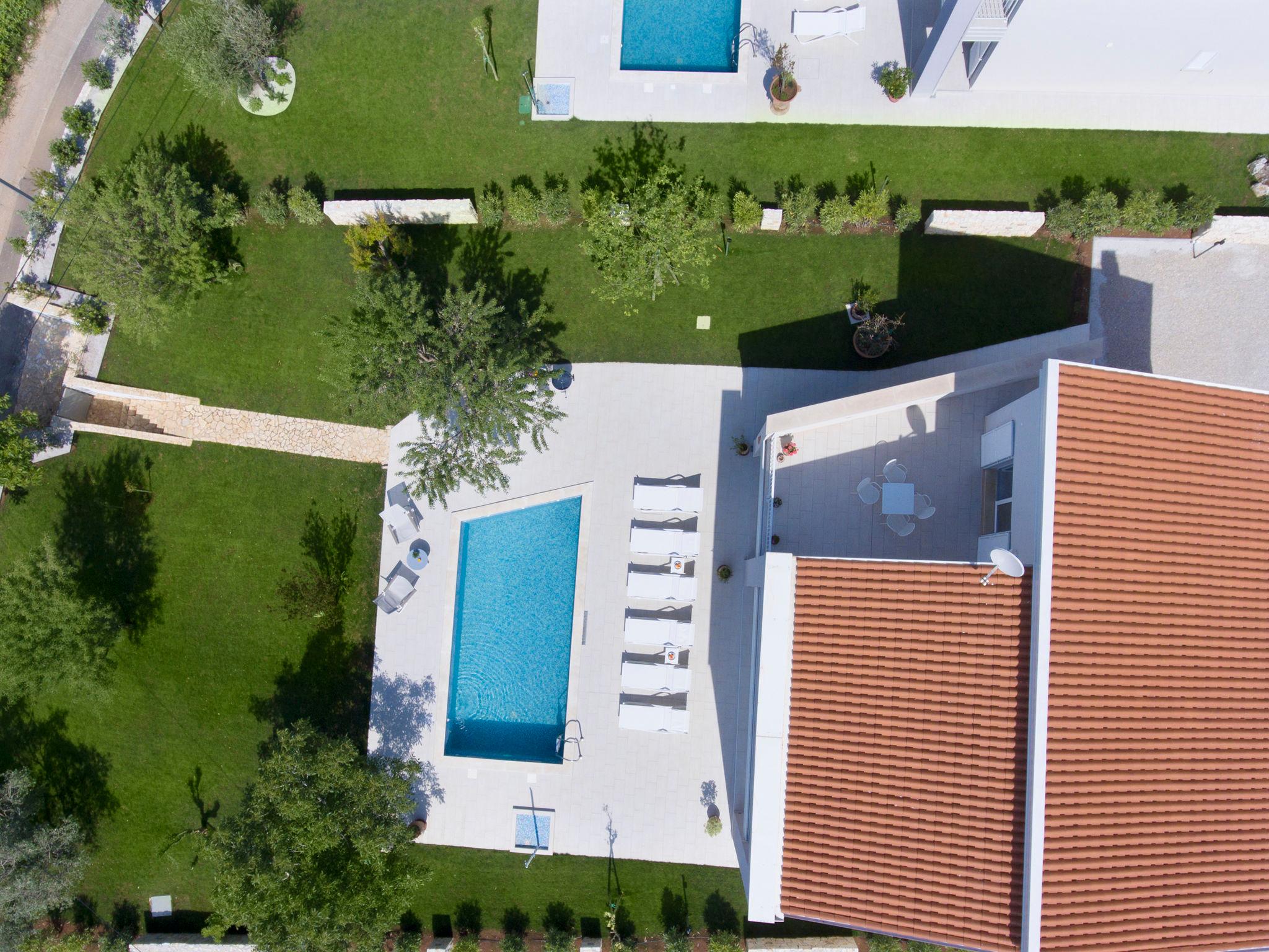 Foto 11 - Casa con 4 camere da letto a Raša con piscina privata e vista mare