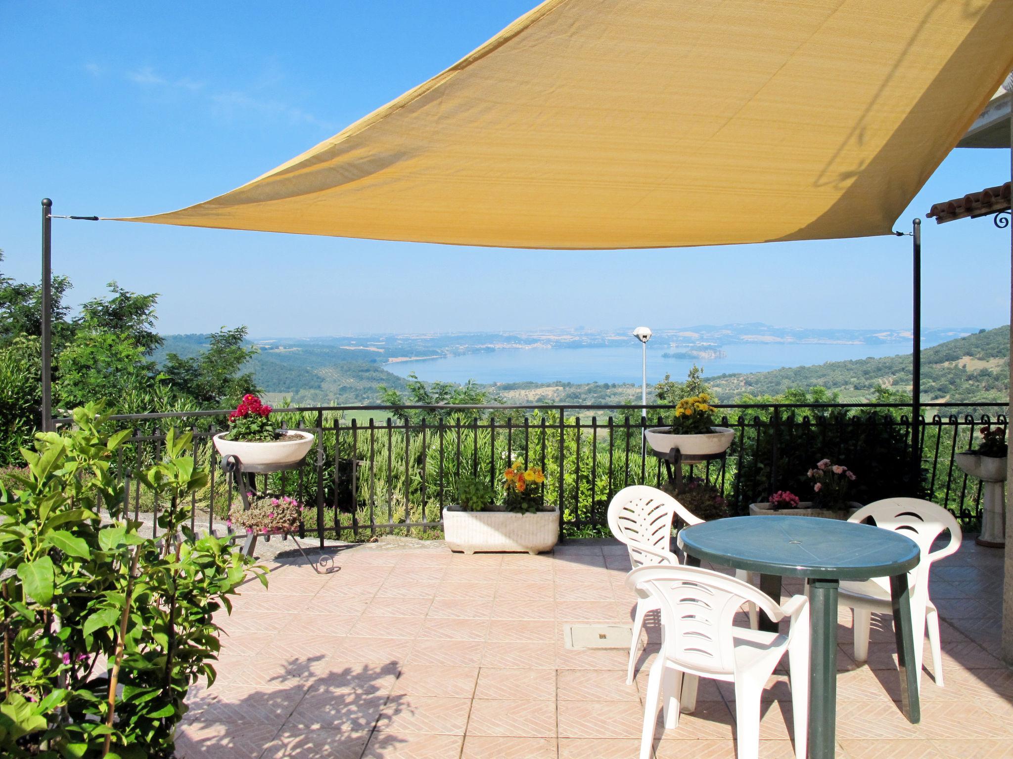 Photo 1 - Maison de 2 chambres à Montefiascone avec jardin et terrasse