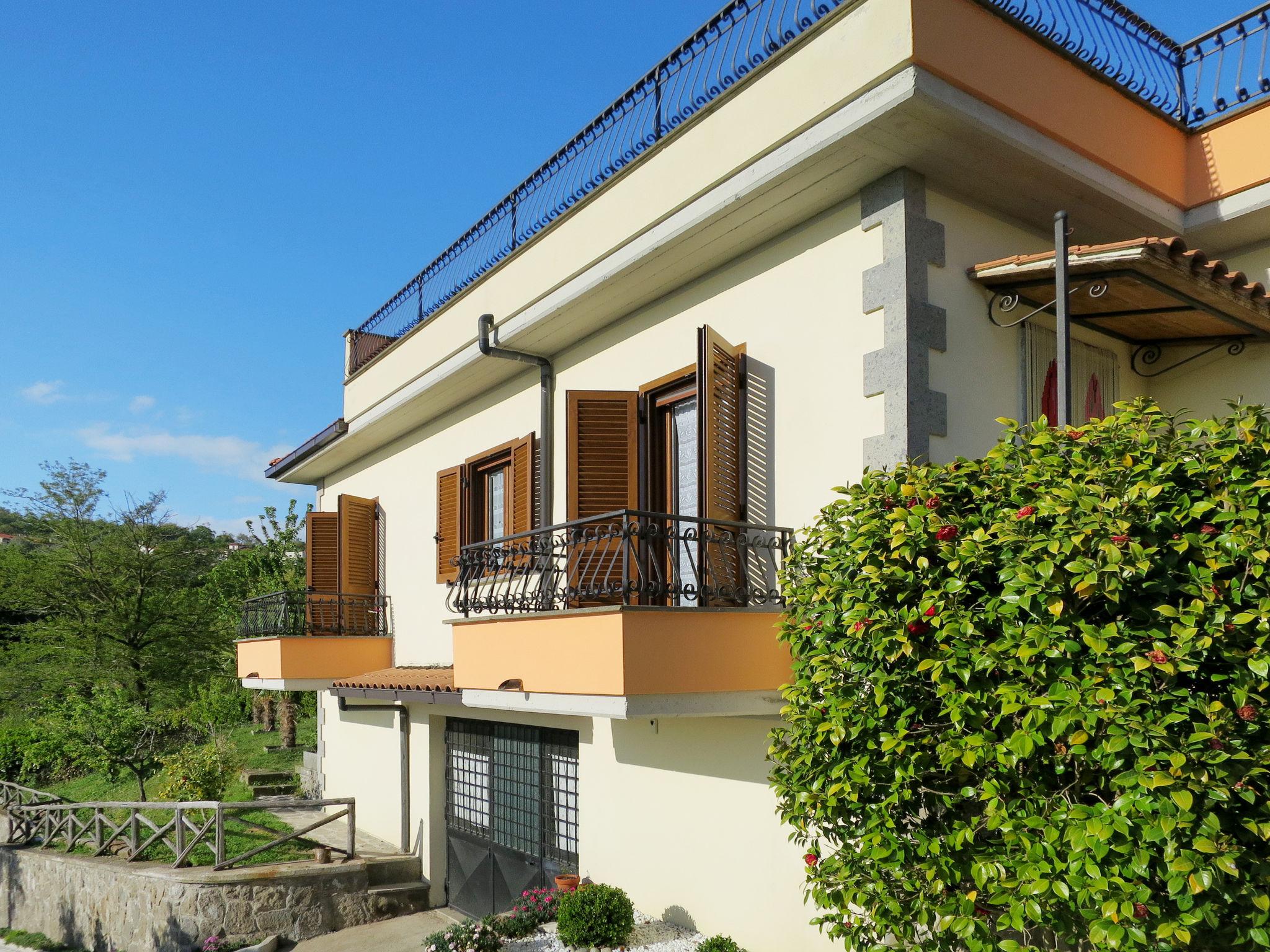 Foto 2 - Casa de 2 quartos em Montefiascone com jardim e terraço