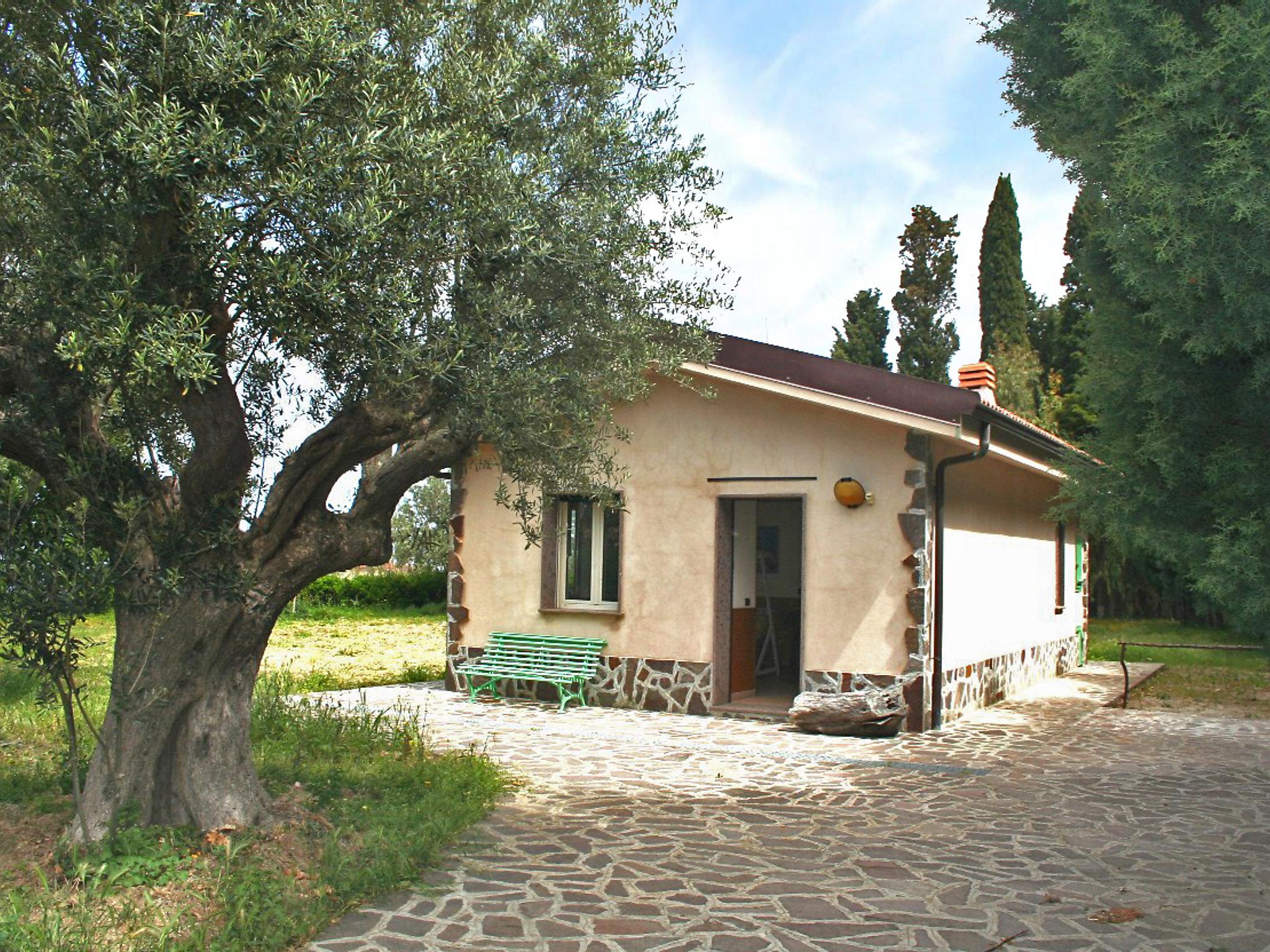 Photo 1 - Maison de 1 chambre à Drapia avec jardin et vues à la mer