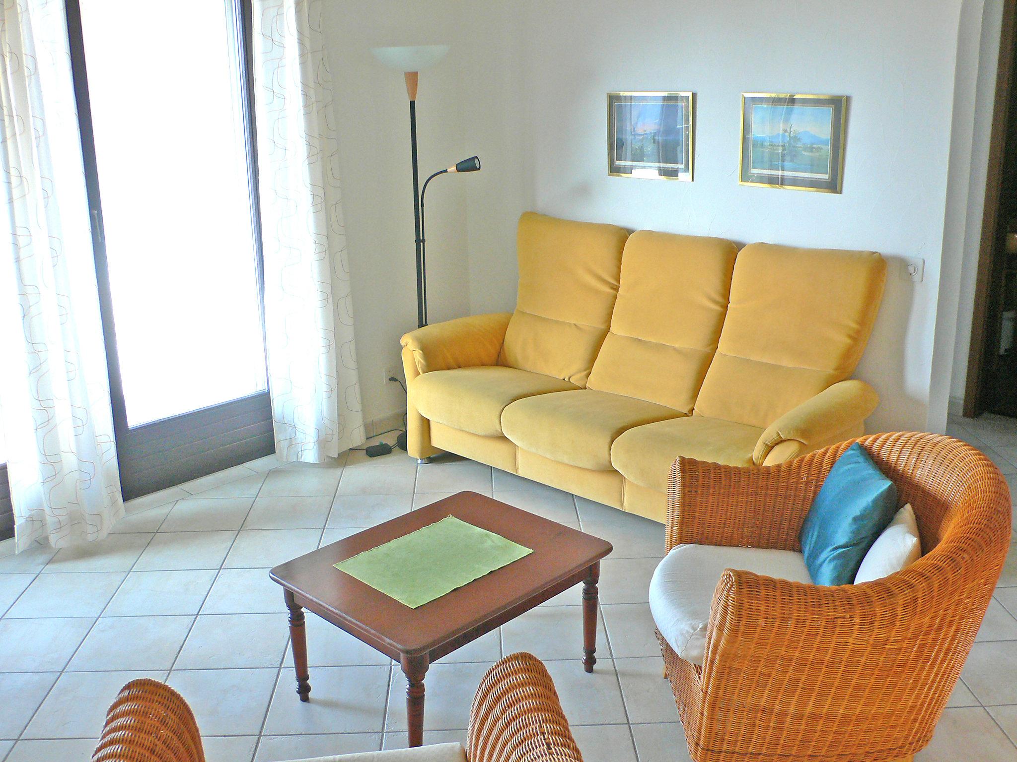 Photo 9 - 2 bedroom Apartment in Gambarogno with swimming pool and terrace