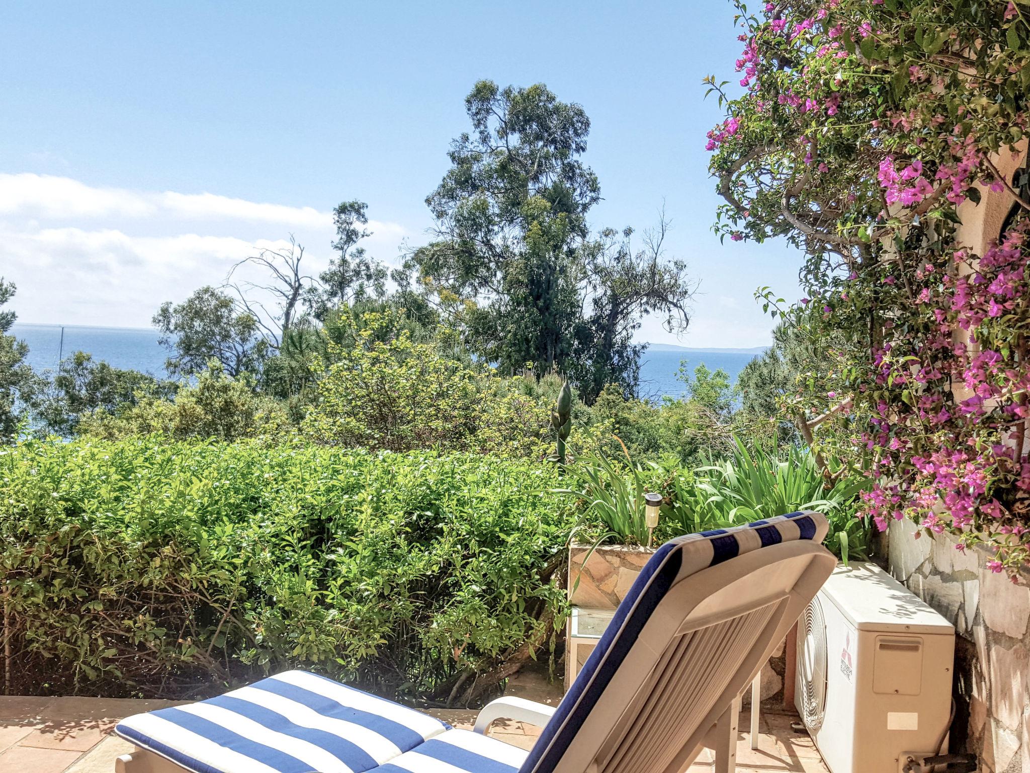 Photo 9 - Maison de 3 chambres à La Croix-Valmer avec terrasse et vues à la mer