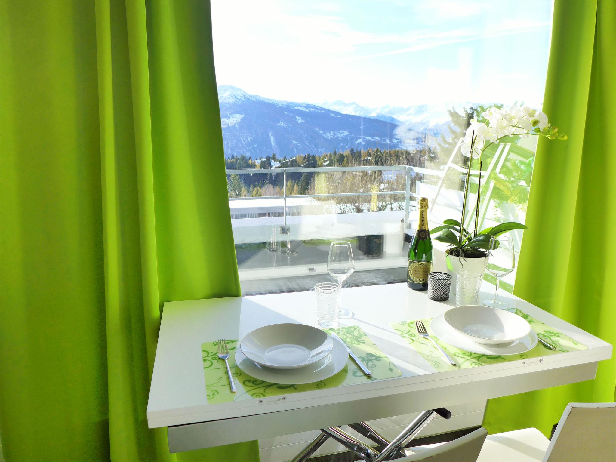 Foto 9 - Apartamento em Crans-Montana com piscina e vista para a montanha