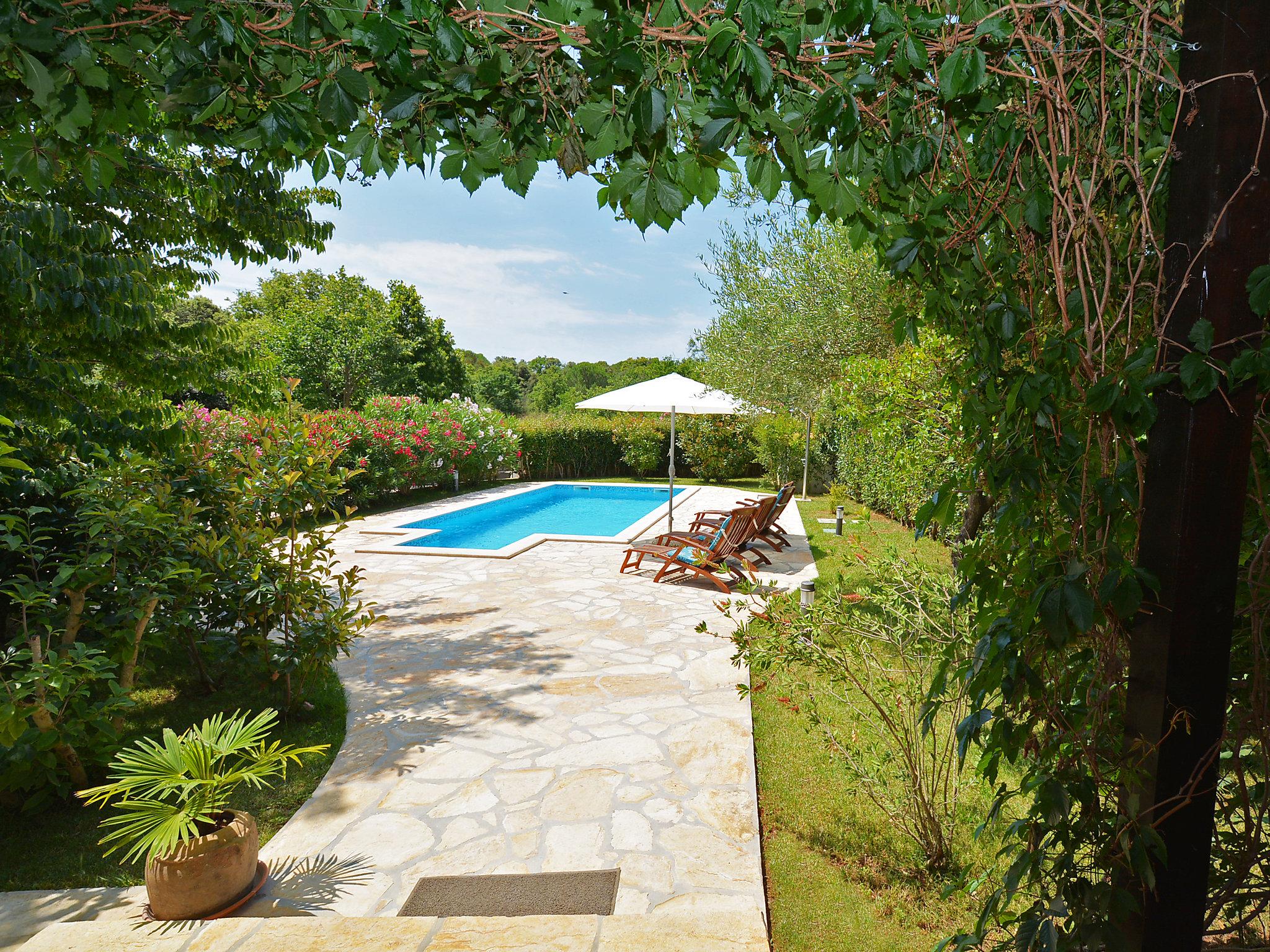 Photo 16 - 3 bedroom House in Rovinj with private pool and garden