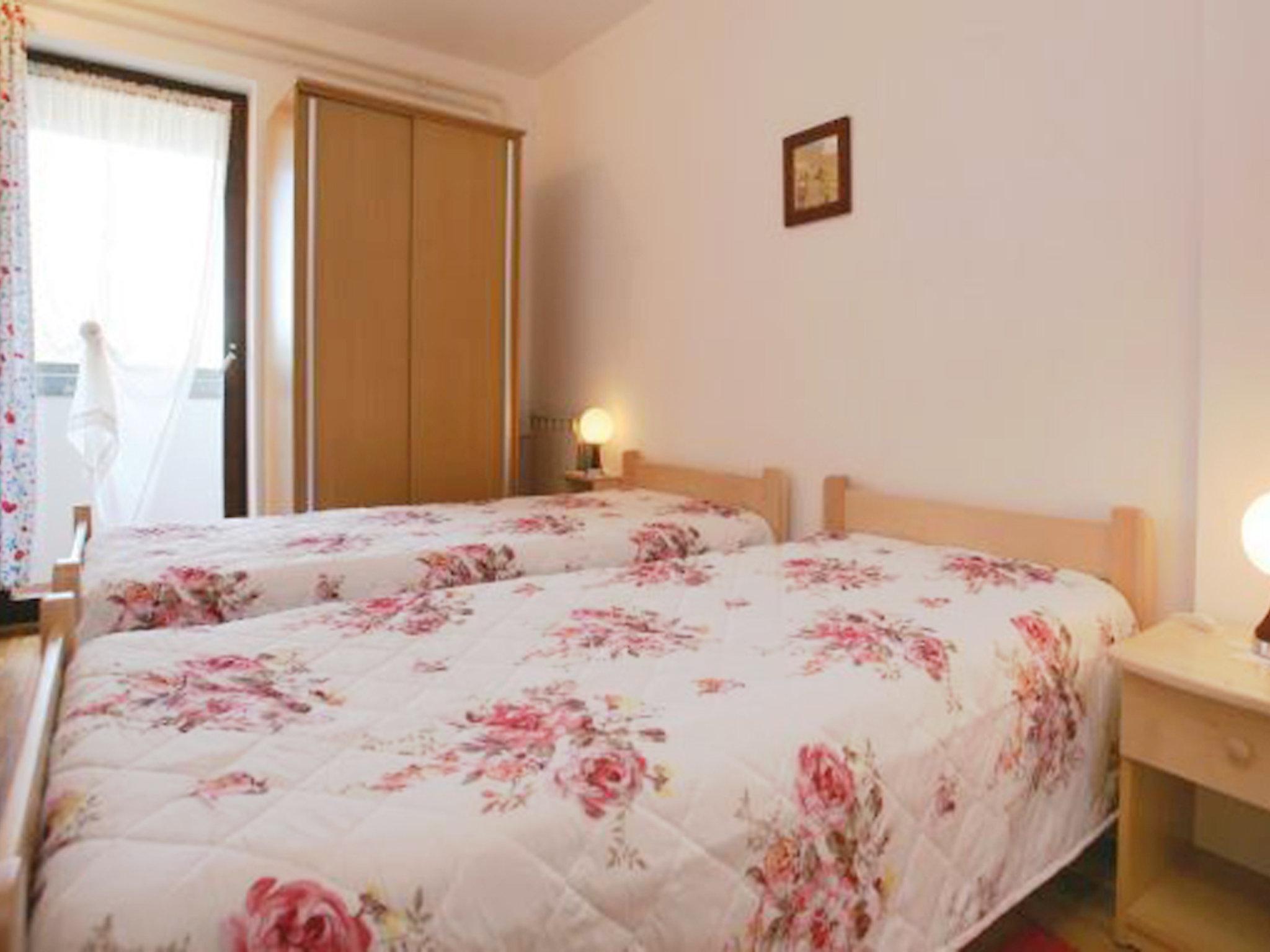Foto 11 - Casa con 3 camere da letto a Rovinj con piscina privata e vista mare
