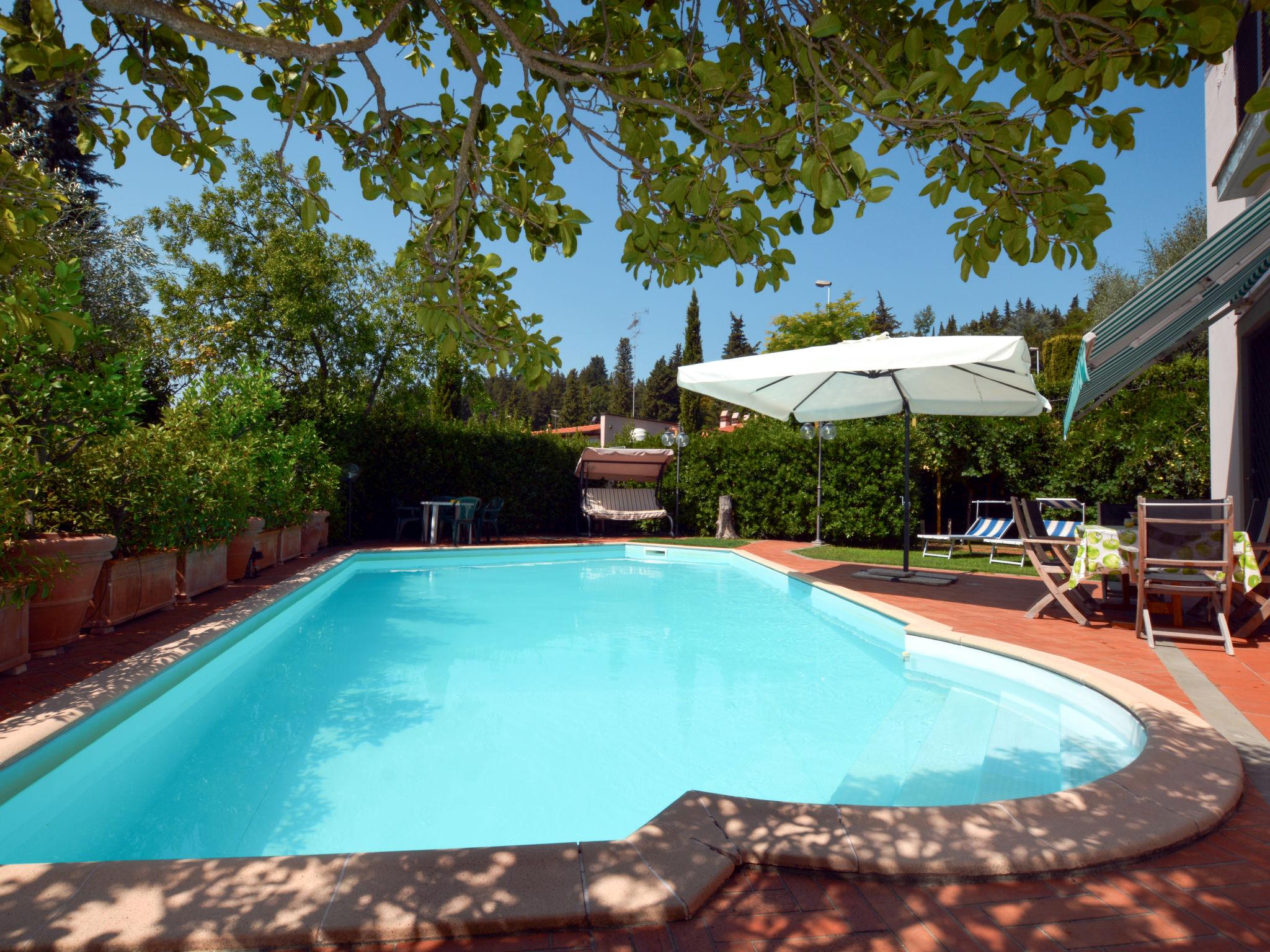 Foto 2 - Casa de 3 habitaciones en Prato con piscina privada y terraza