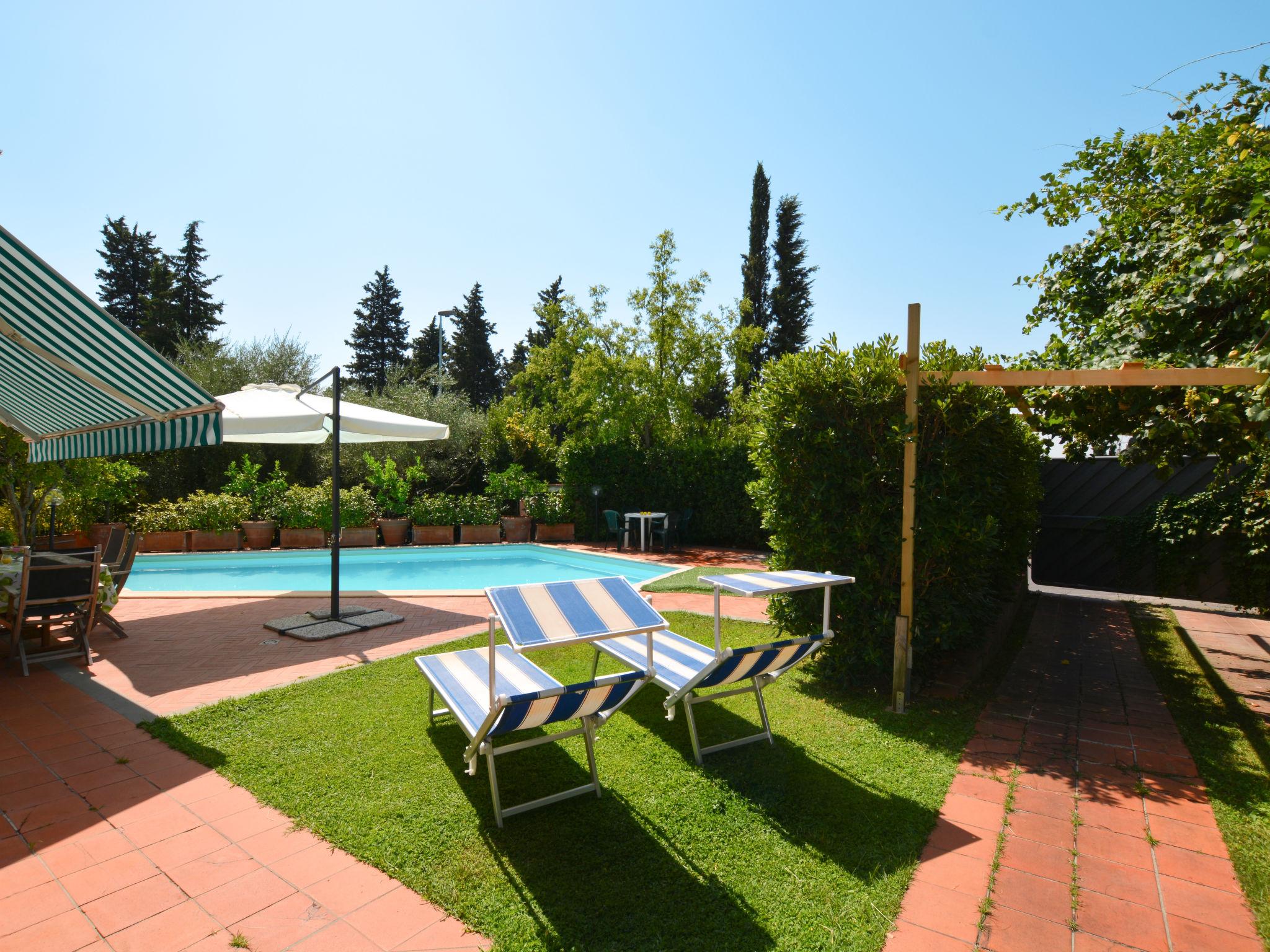 Foto 15 - Casa de 3 habitaciones en Prato con piscina privada y terraza