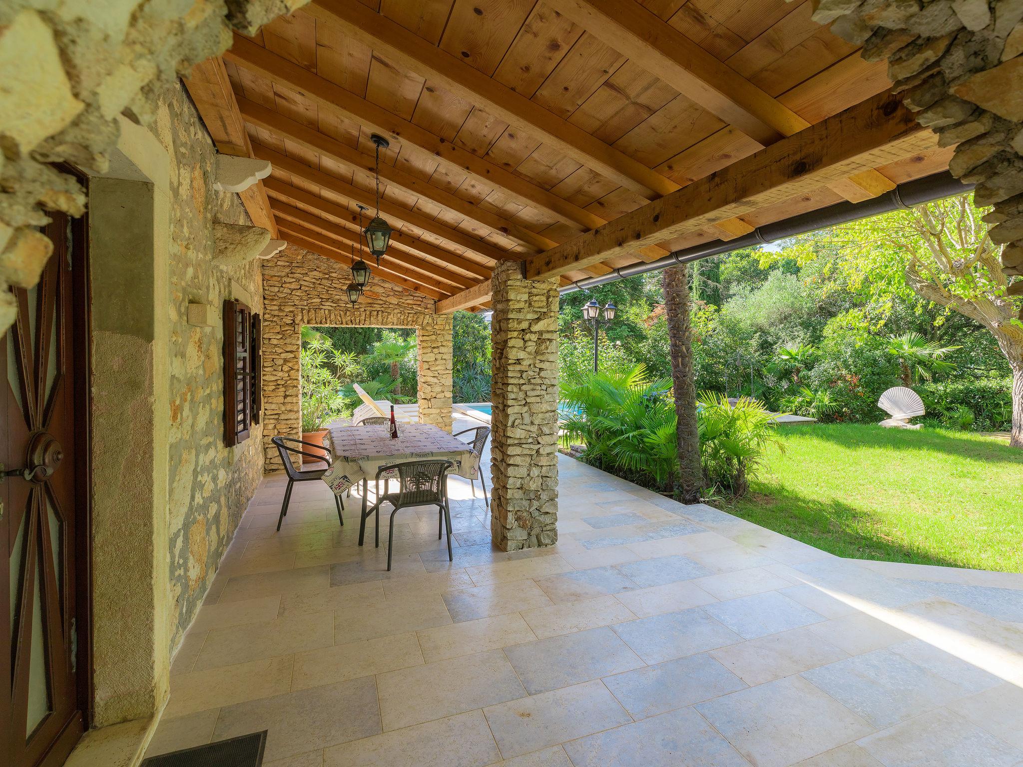 Photo 2 - Maison de 2 chambres à Medulin avec piscine privée et jardin