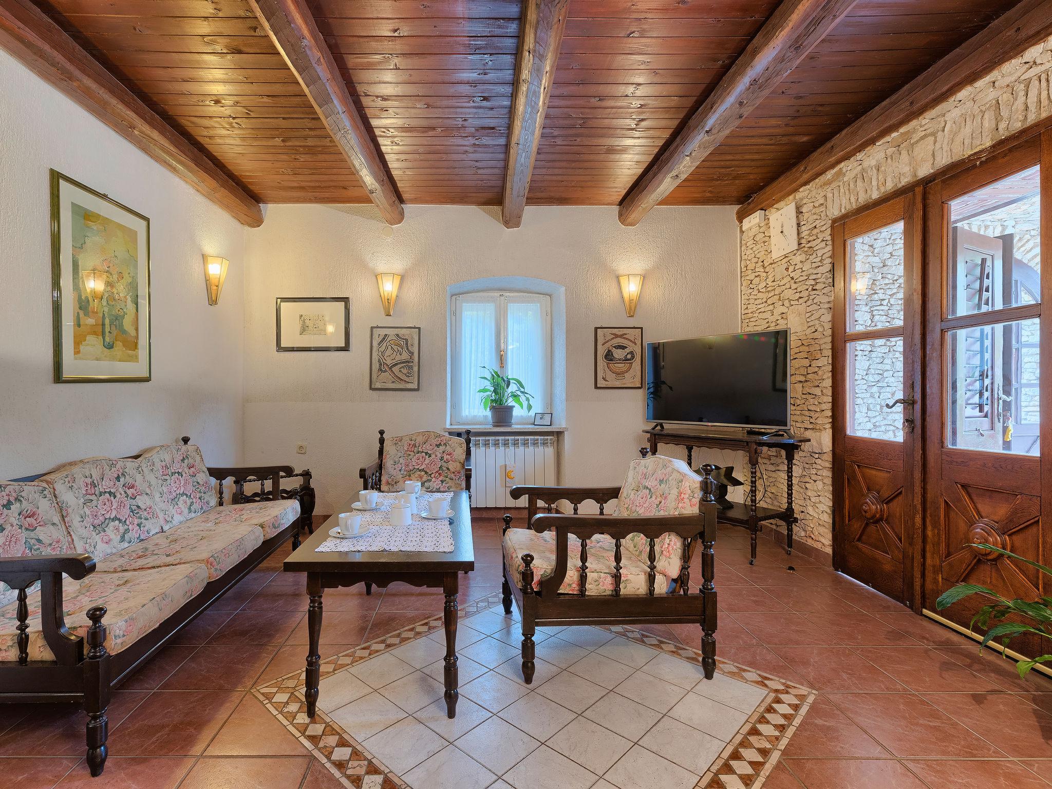 Photo 9 - 2 bedroom House in Medulin with private pool and garden