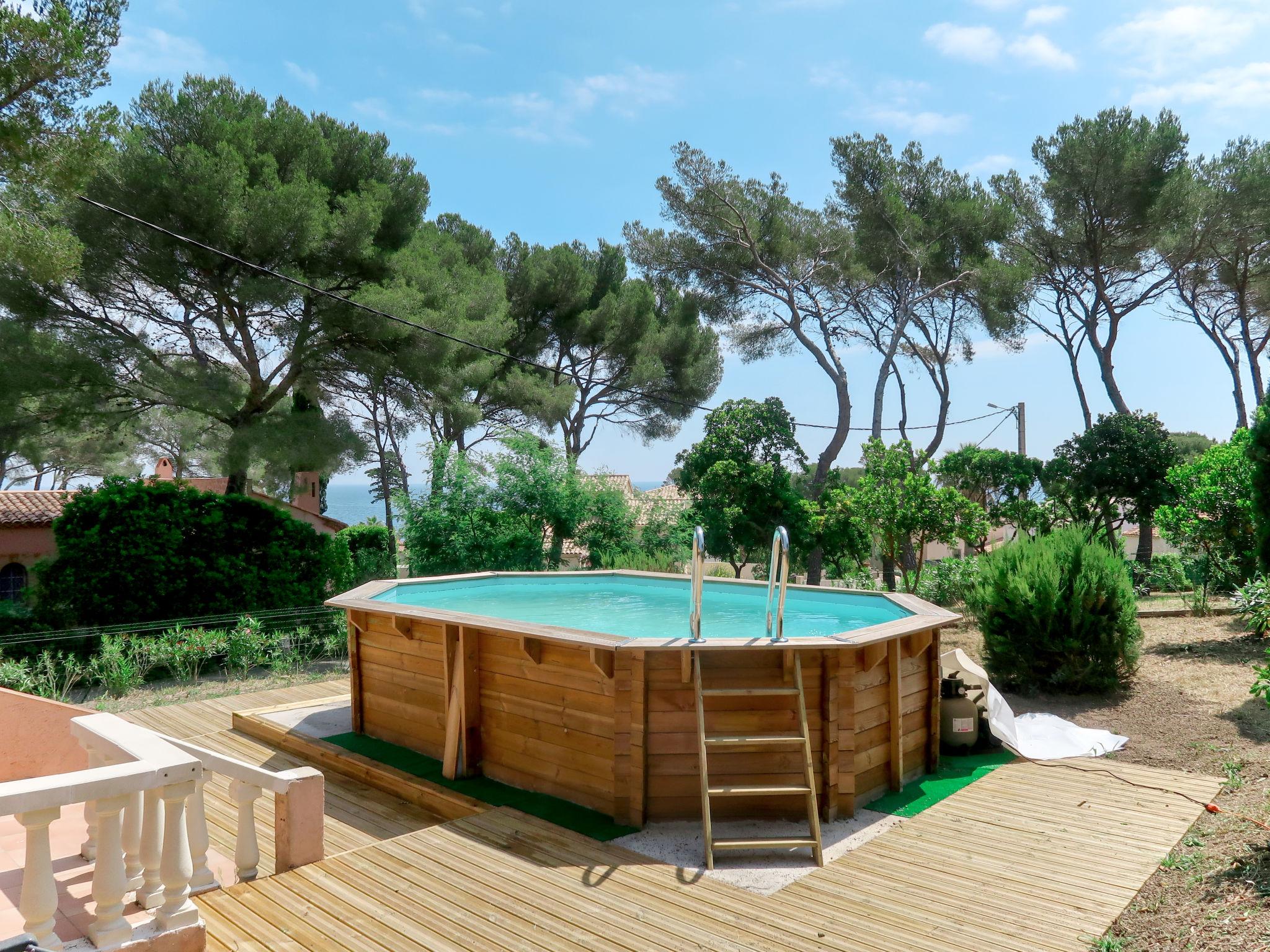 Foto 2 - Casa de 2 quartos em Roquebrune-sur-Argens com piscina privada e vistas do mar