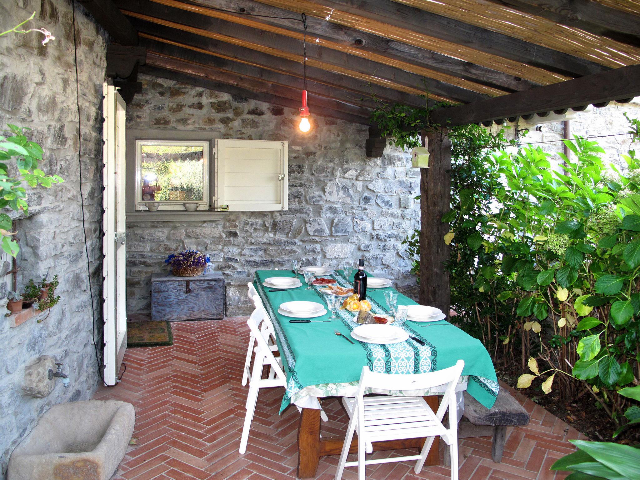 Photo 3 - Maison de 2 chambres à Tresana avec jardin et terrasse