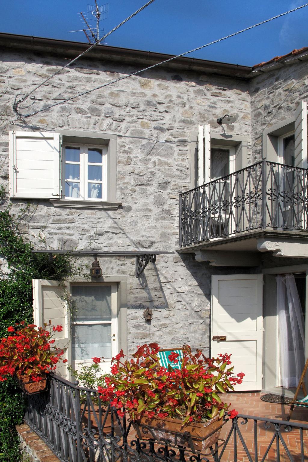 Photo 17 - Maison de 2 chambres à Tresana avec jardin et terrasse