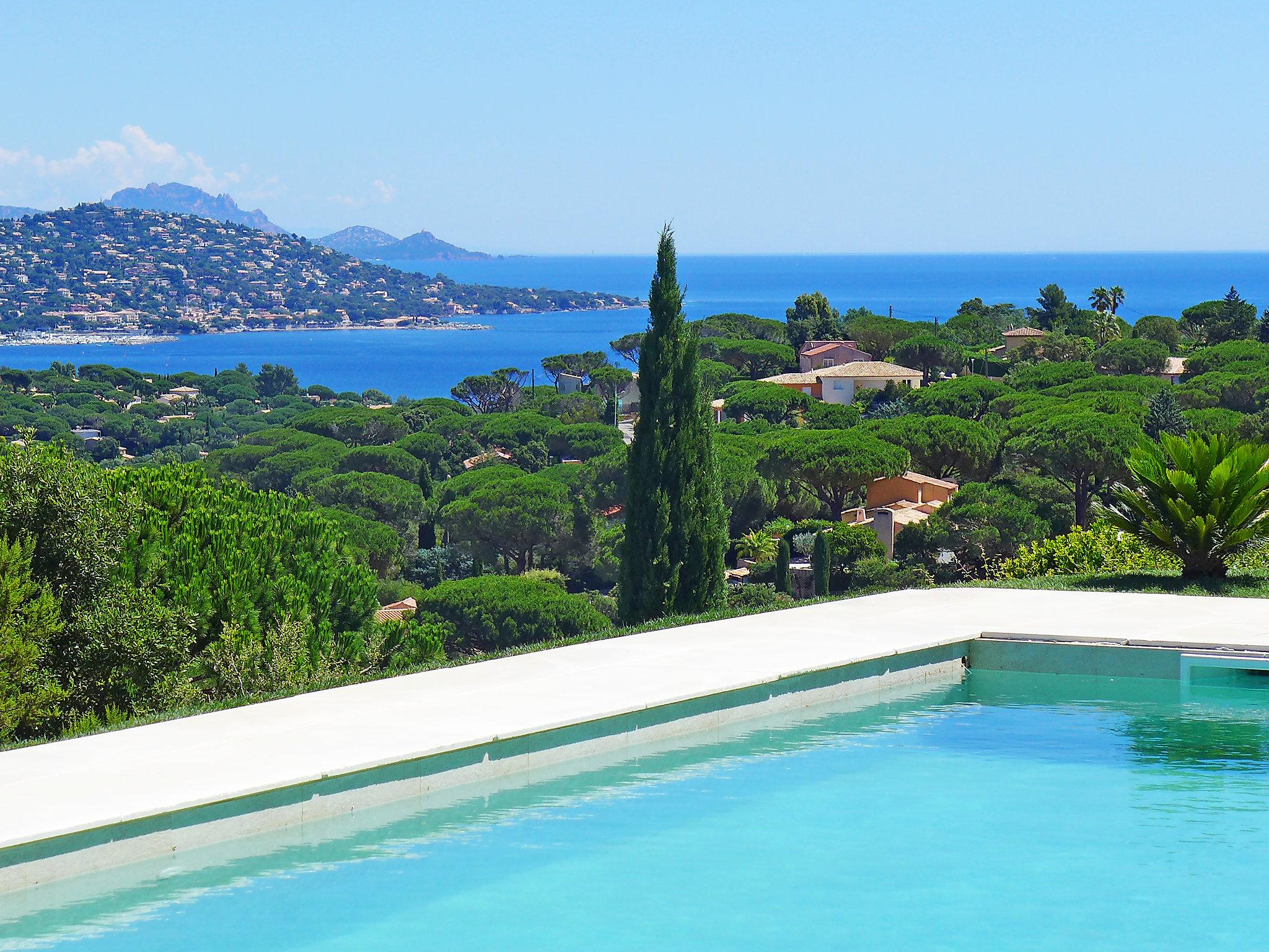 Foto 30 - Casa de 5 quartos em Sainte-Maxime com piscina privada e vistas do mar