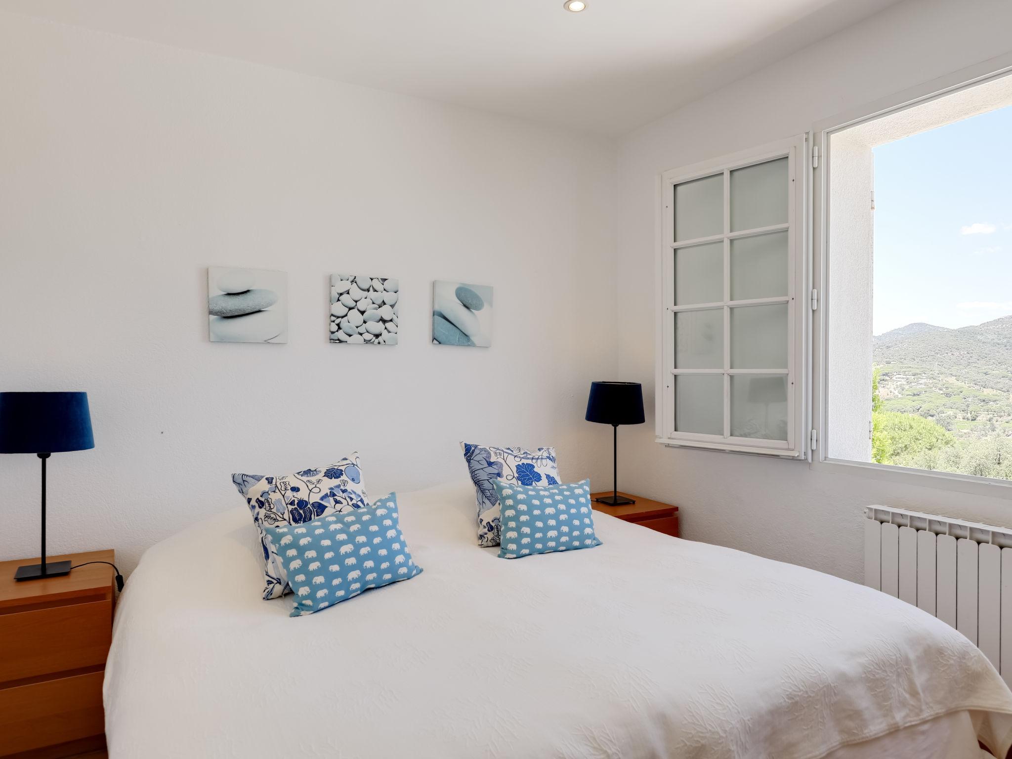 Foto 11 - Casa con 5 camere da letto a Sainte-Maxime con piscina privata e vista mare