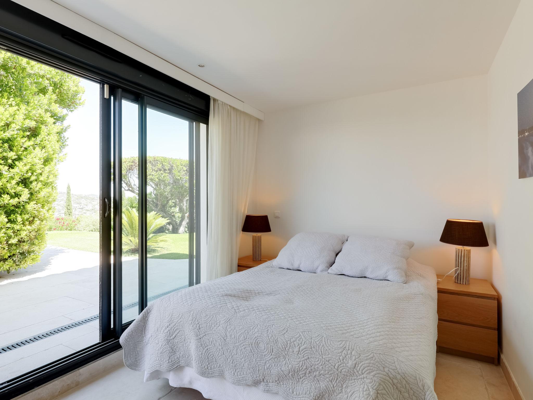 Foto 9 - Casa con 5 camere da letto a Sainte-Maxime con piscina privata e vista mare