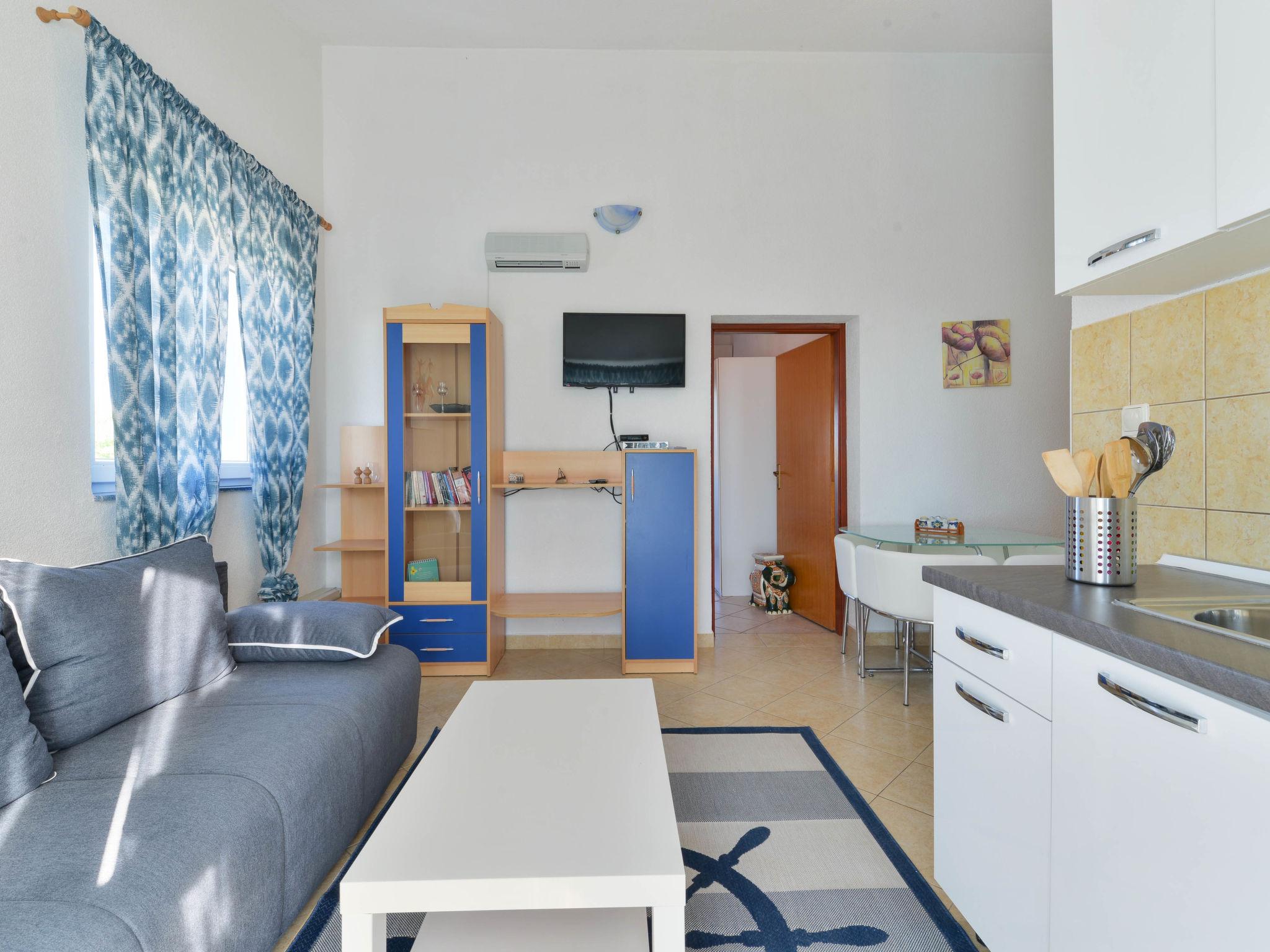 Photo 8 - Appartement de 1 chambre à Privlaka avec piscine et vues à la mer