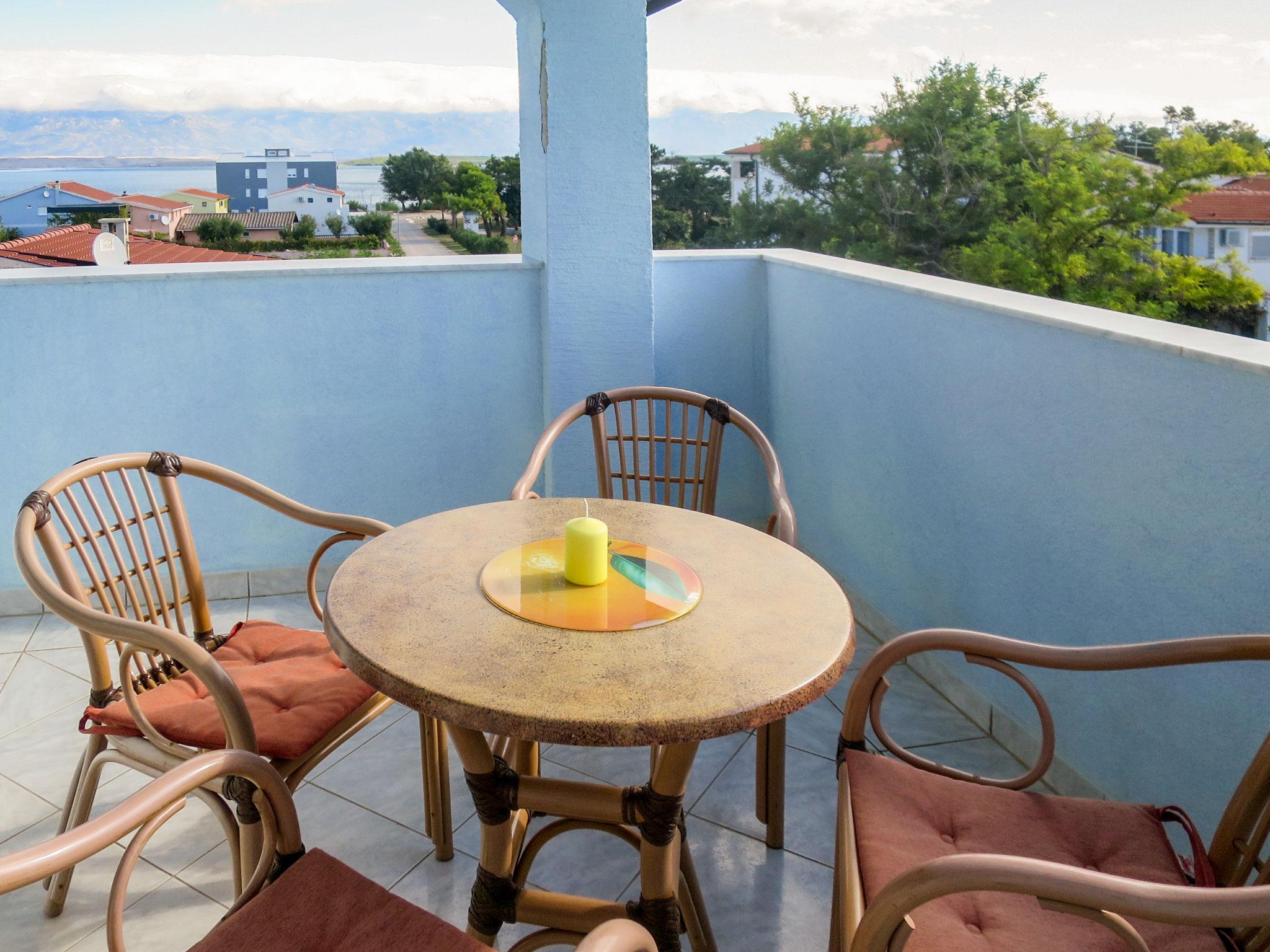 Foto 12 - Apartamento de 1 quarto em Privlaka com piscina e vistas do mar
