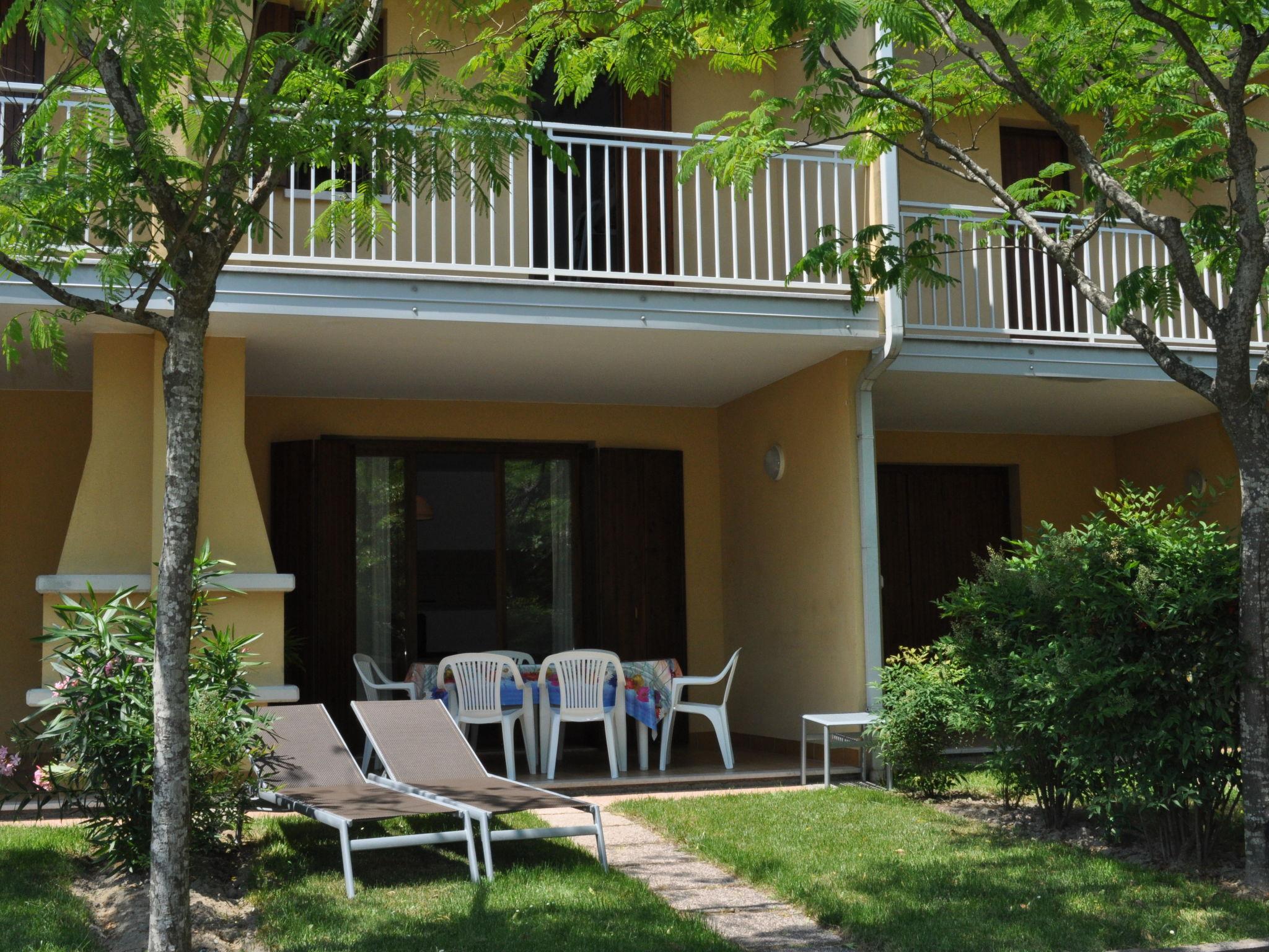 Photo 2 - Maison de 2 chambres à San Michele al Tagliamento avec piscine et vues à la mer