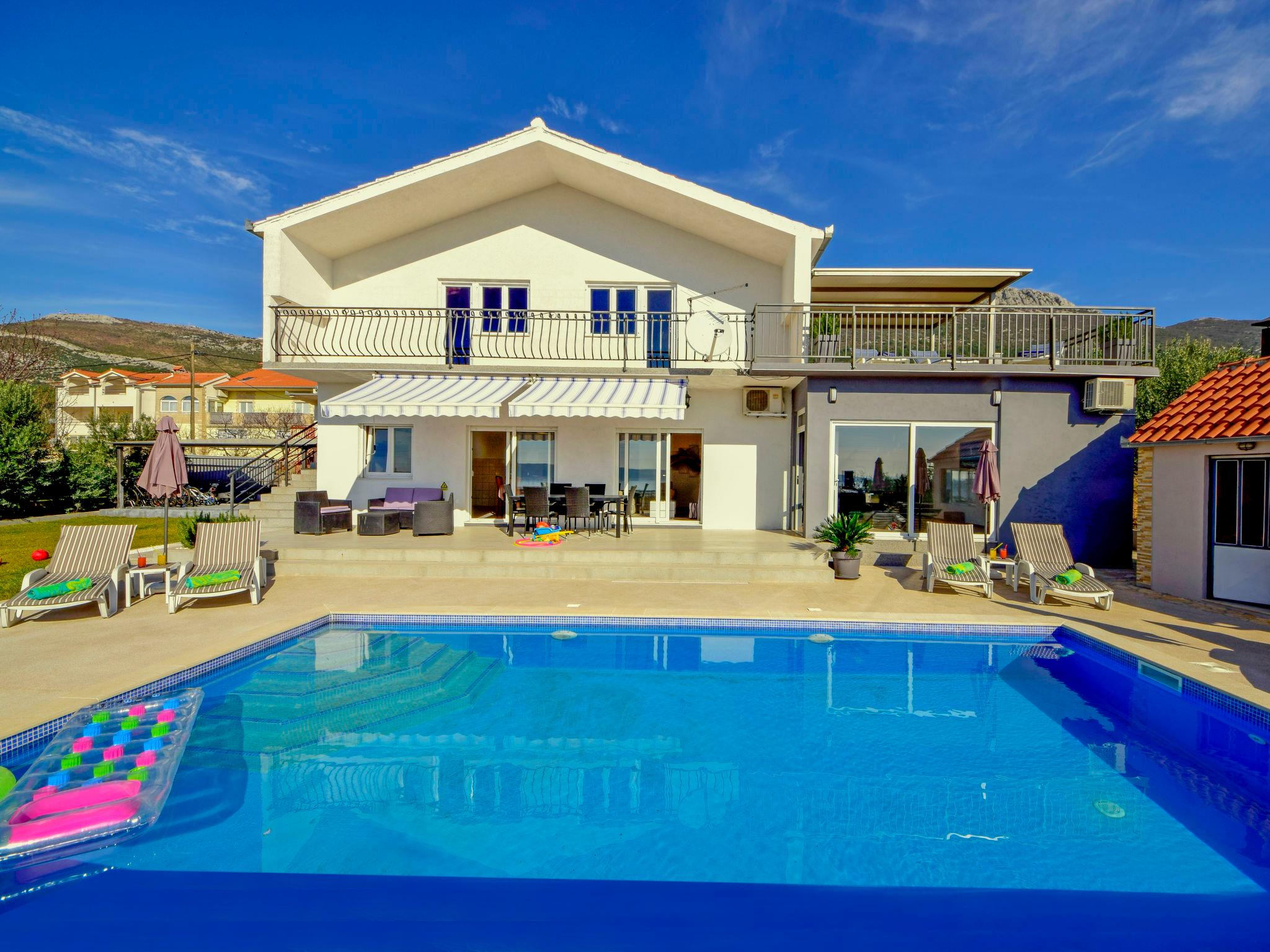 Photo 1 - Maison de 2 chambres à Kaštela avec piscine privée et jardin