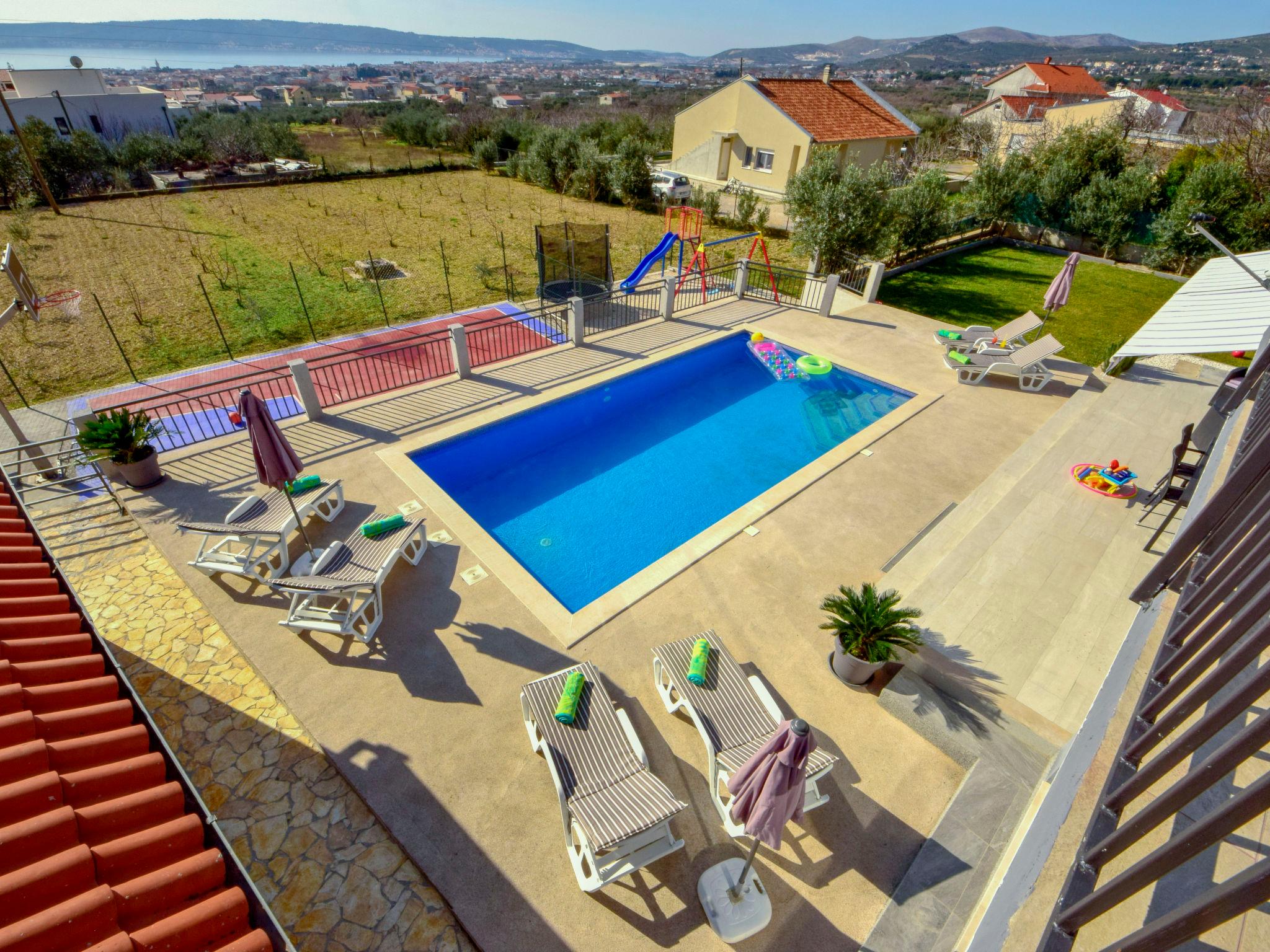 Photo 37 - Maison de 2 chambres à Kaštela avec piscine privée et jardin