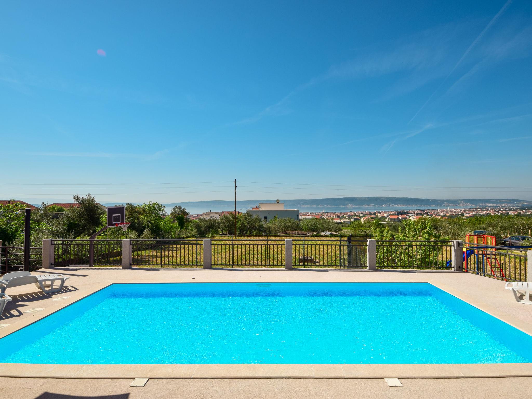 Foto 23 - Casa con 2 camere da letto a Kaštela con piscina privata e terrazza