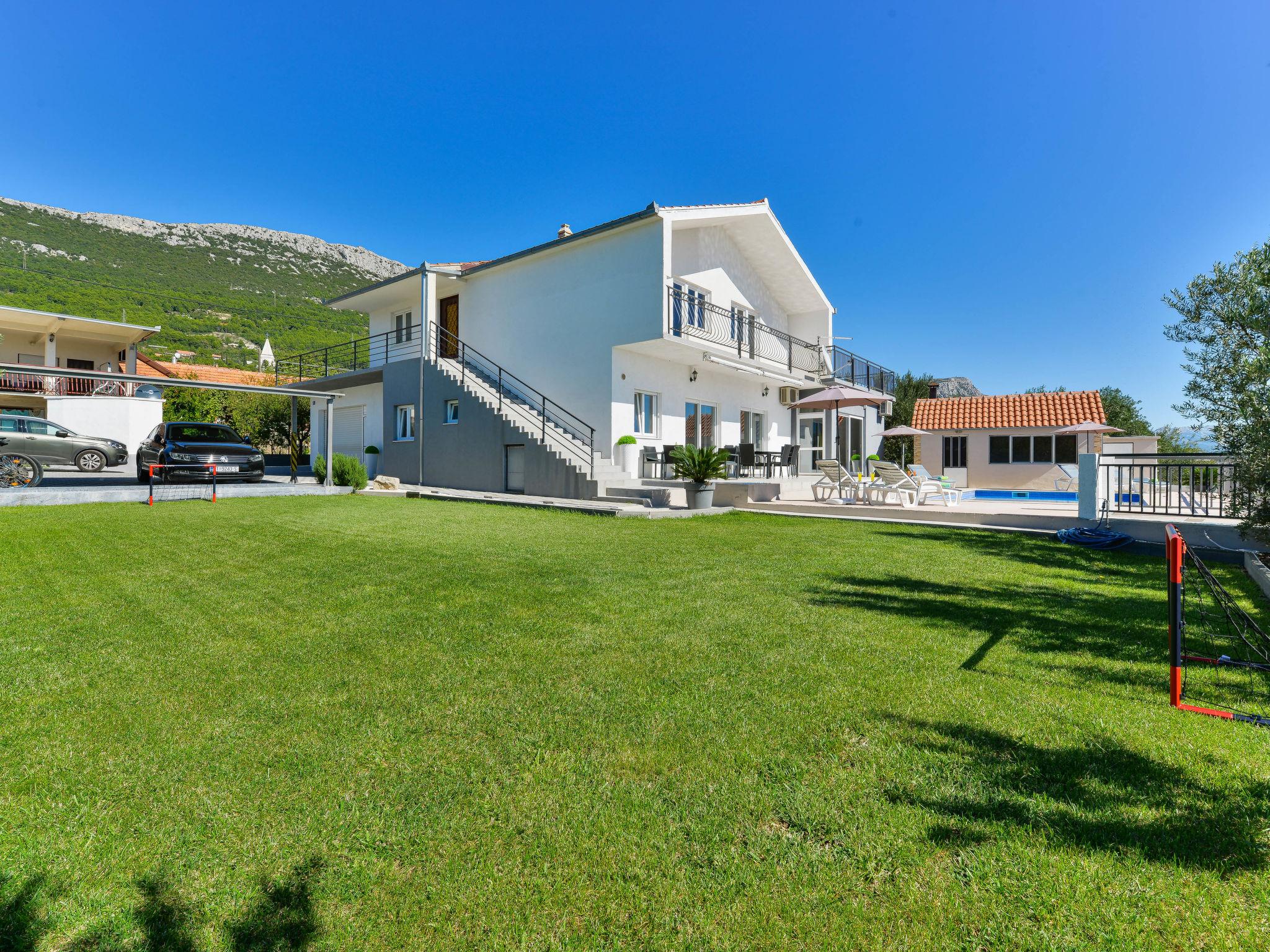 Foto 40 - Casa con 2 camere da letto a Kaštela con piscina privata e giardino